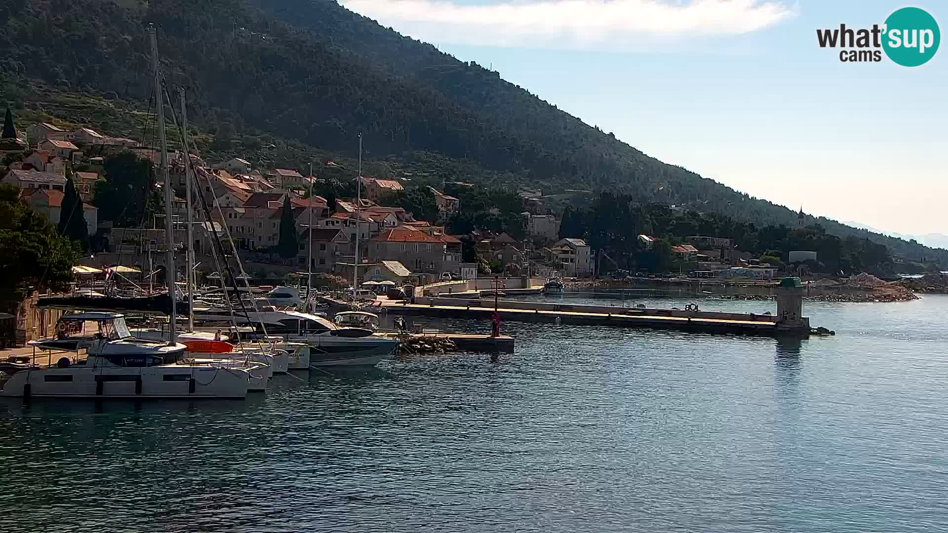 Webcam Bol Centro e Marina – Vista live dal porto di Bol