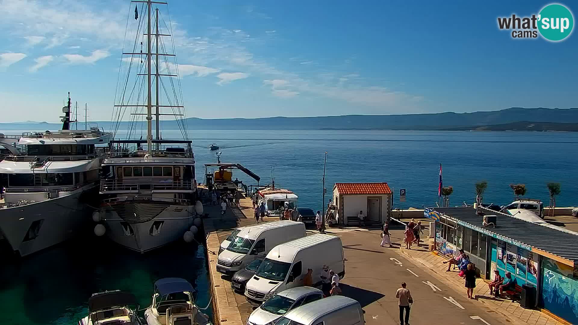 Webcam Bol Centro e Marina – Vista live dal porto di Bol