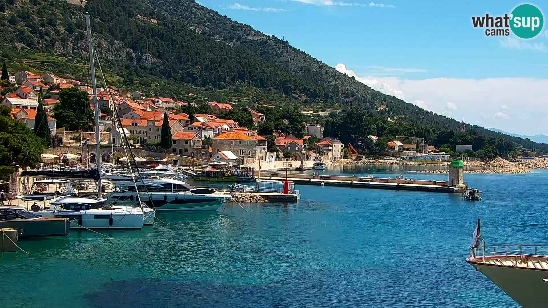 Webcam Bol Centro e Marina – Vista live dal porto di Bol