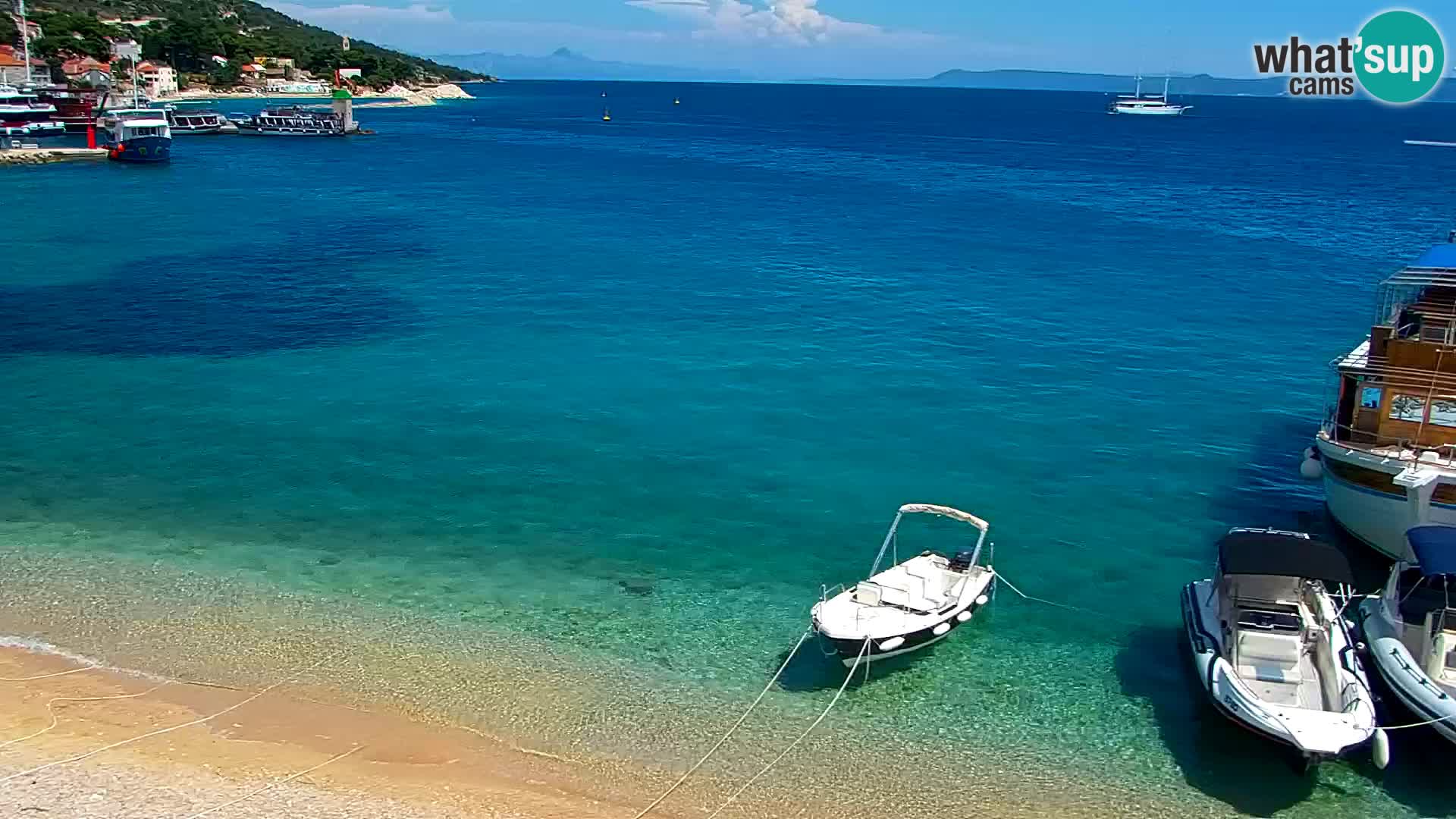 Web kamera Bol – Centar mjesta i marina | Pogled uživo