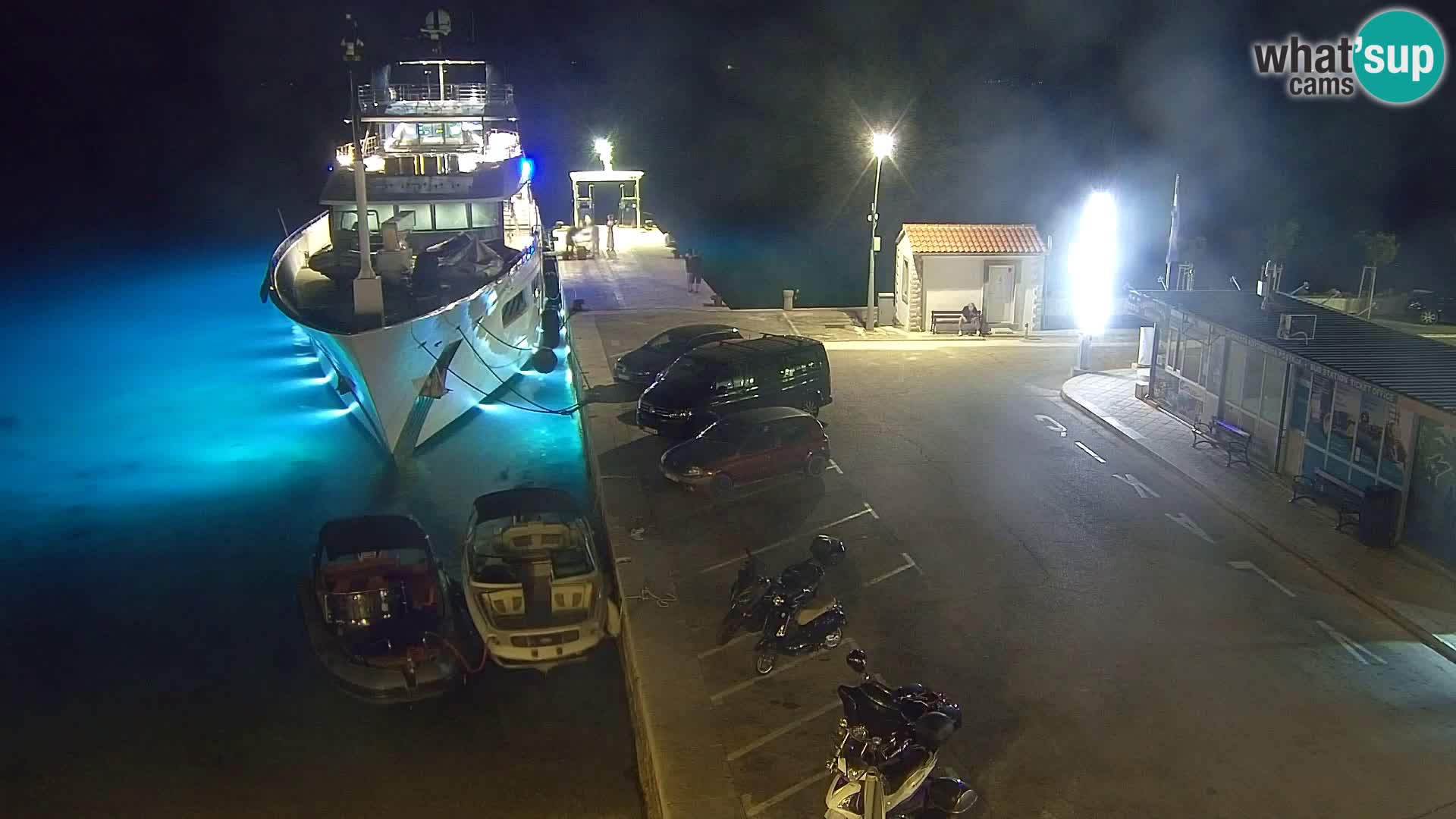 Webcam Bol Centro e Marina – Vista live dal porto di Bol