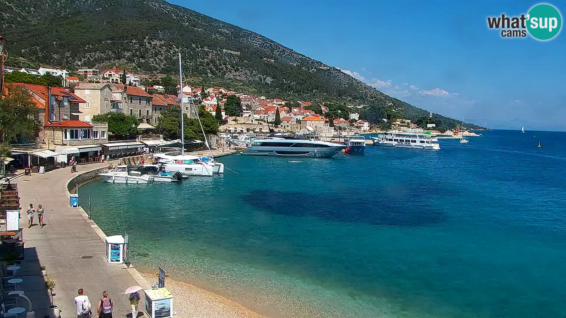 Web kamera Bol – Centar mjesta i marina | Pogled uživo