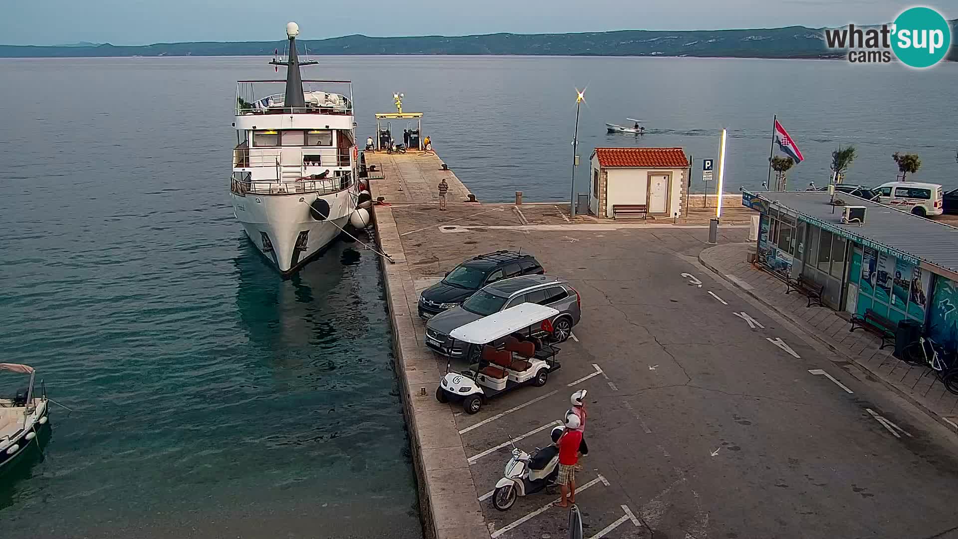 Webcam Bol Centro e Marina – Vista live dal porto di Bol
