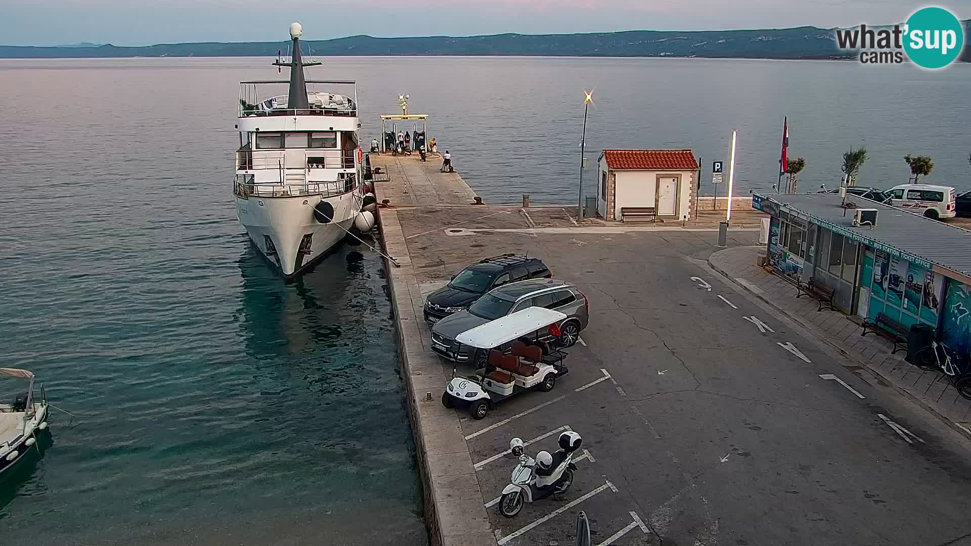 Webcam Bol Hafen & Ortszentrum – Liveblick aus Bol auf der Insel Brač