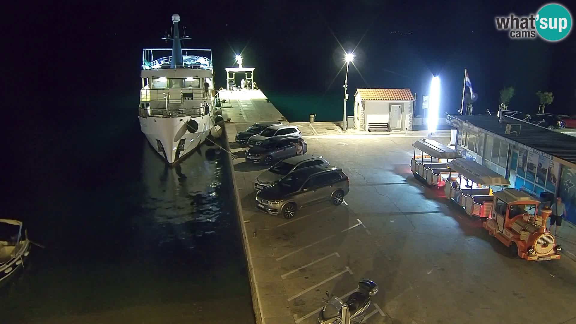Webcam Bol Centro e Marina – Vista live dal porto di Bol