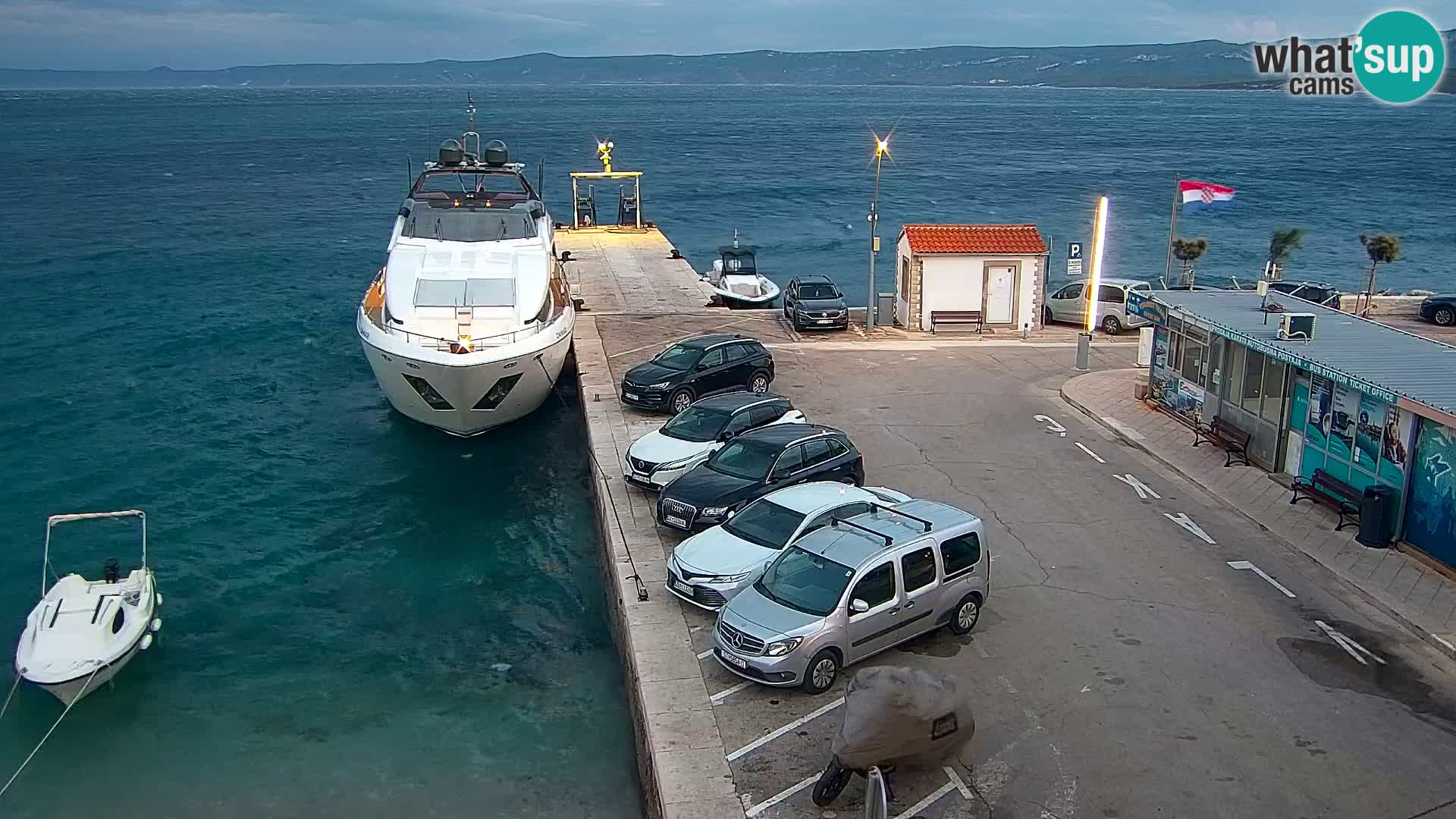 Webcam Bol Hafen & Ortszentrum – Liveblick aus Bol auf der Insel Brač
