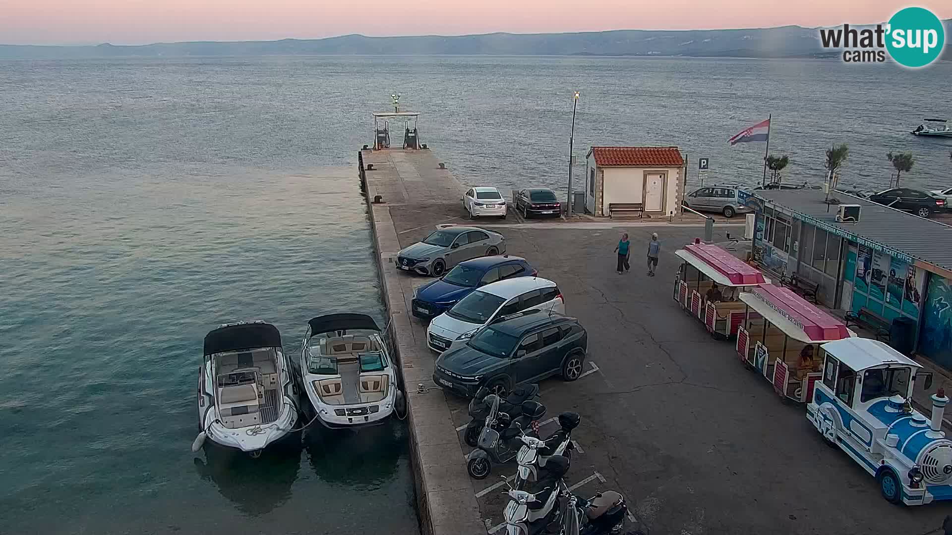 Webcam Bol Centro e Marina – Vista live dal porto di Bol