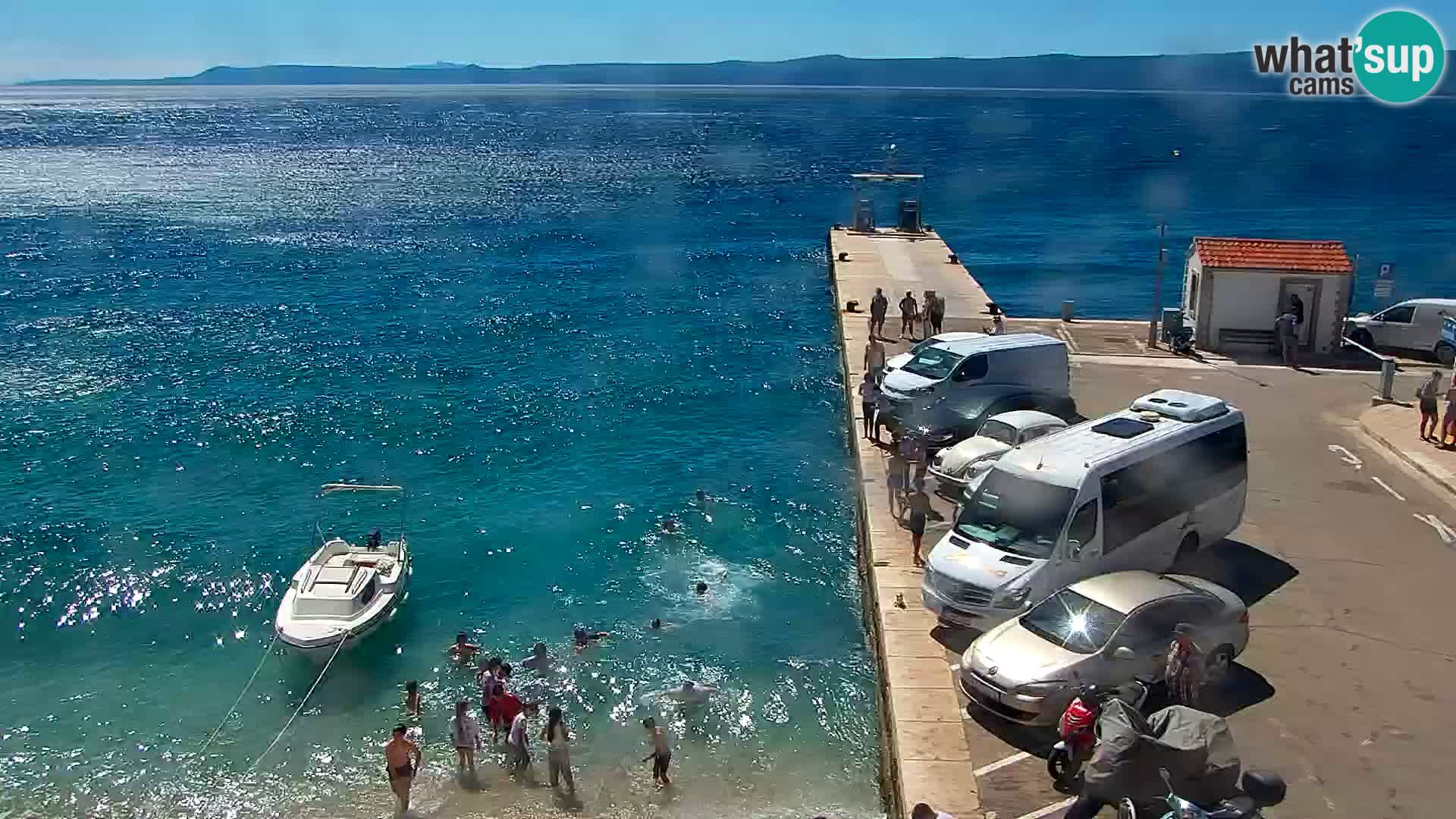 Spletna kamera Bol – Center mesta in marina v živo