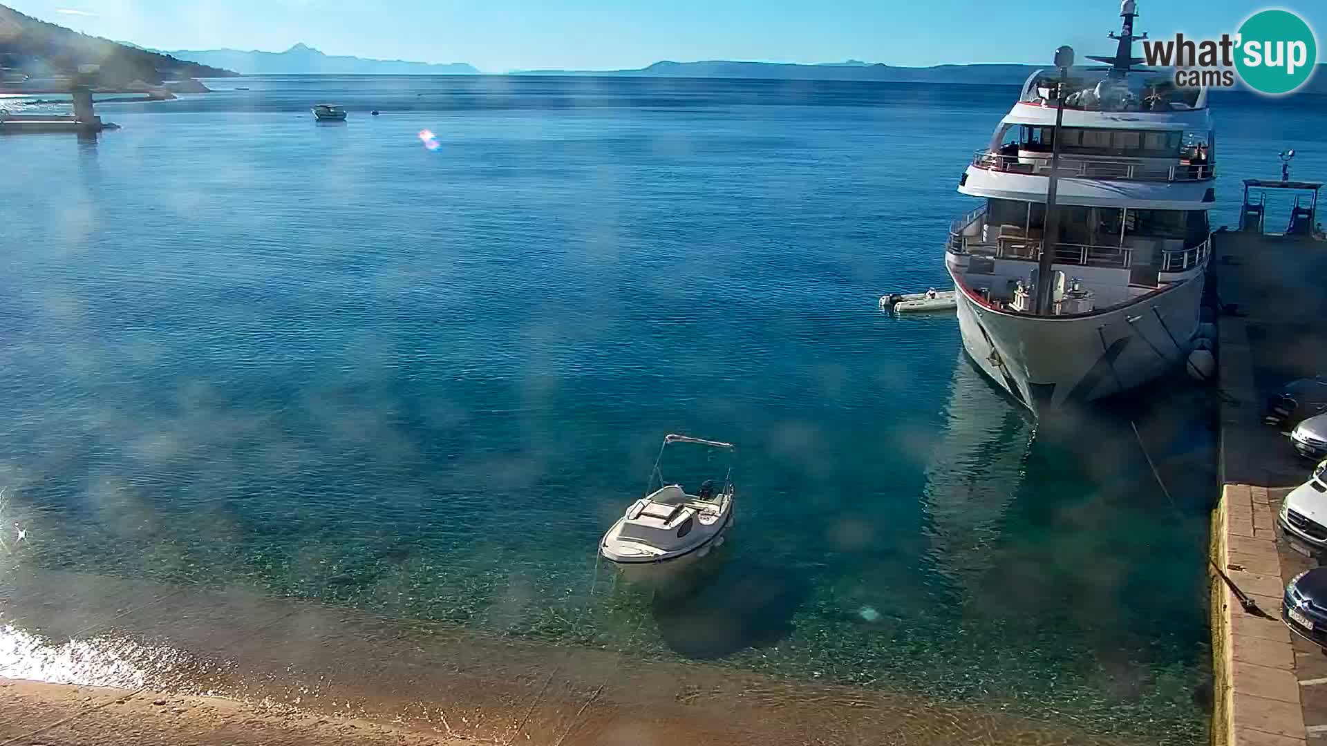 Web kamera Bol – Centar mjesta i marina | Pogled uživo