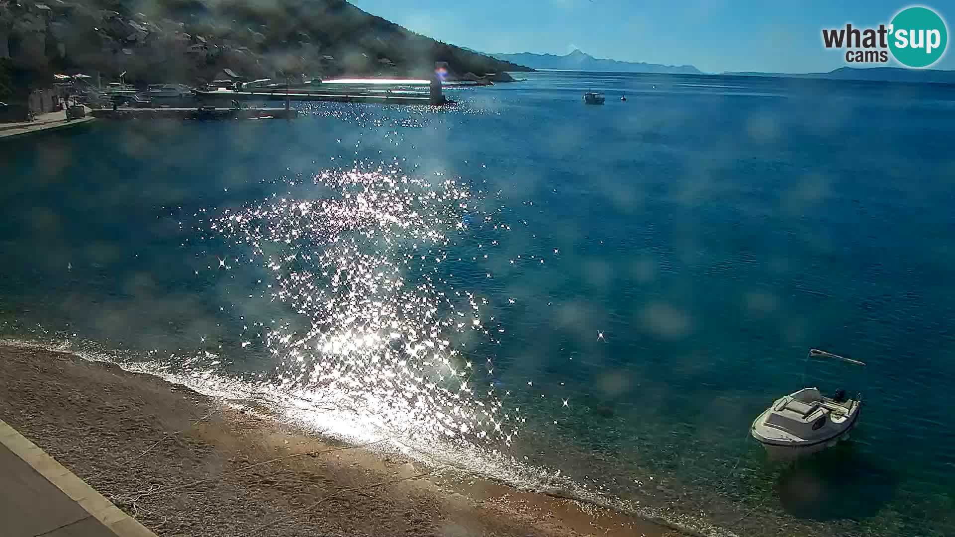 Web kamera Bol – Centar mjesta i marina | Pogled uživo