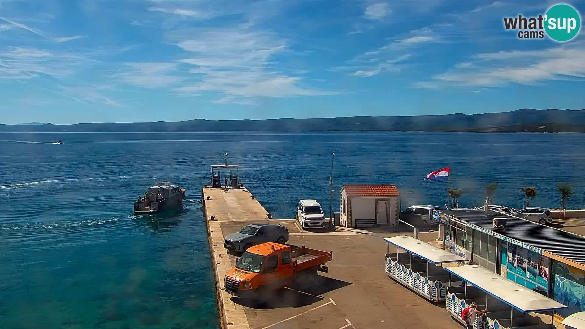 Web kamera Bol – Centar mjesta i marina | Pogled uživo