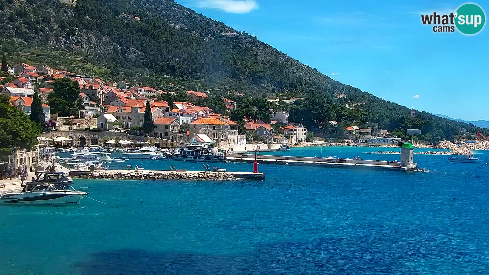 Web kamera Bol – Centar mjesta i marina | Pogled uživo