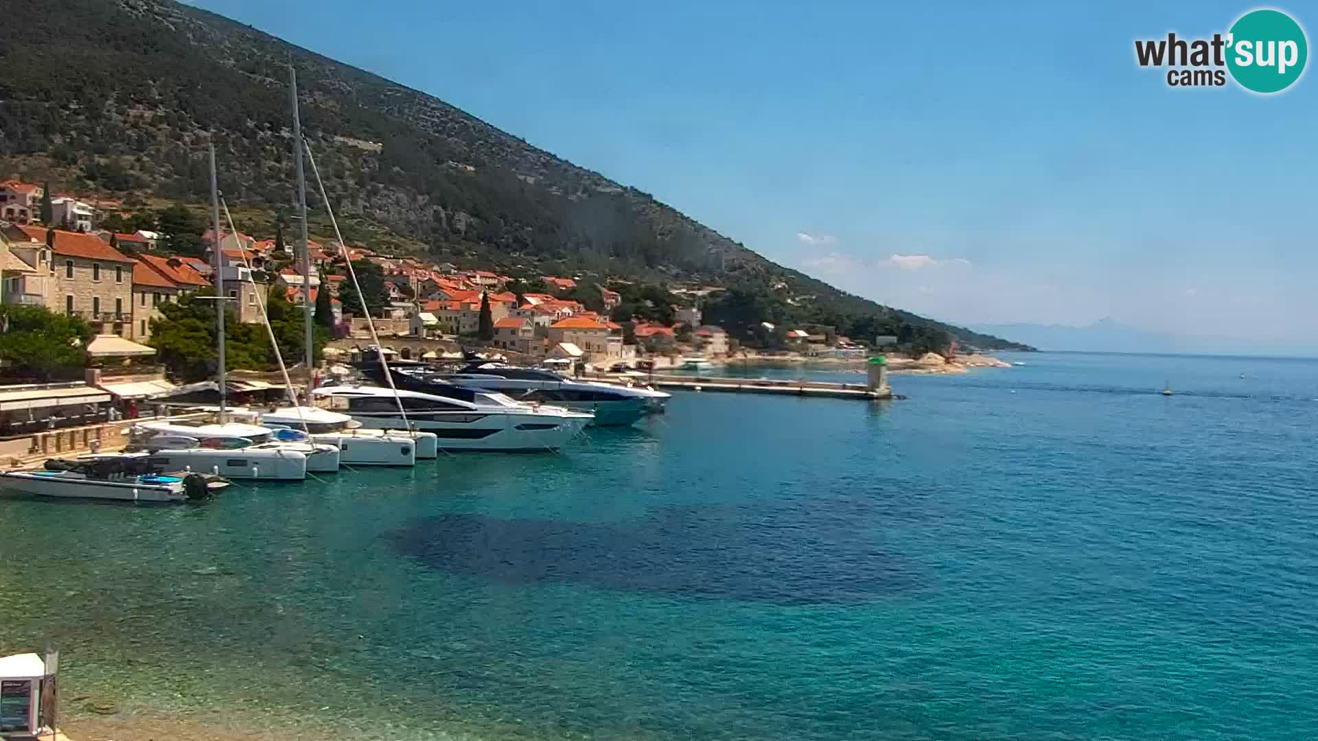Web kamera Bol – Centar mjesta i marina | Pogled uživo