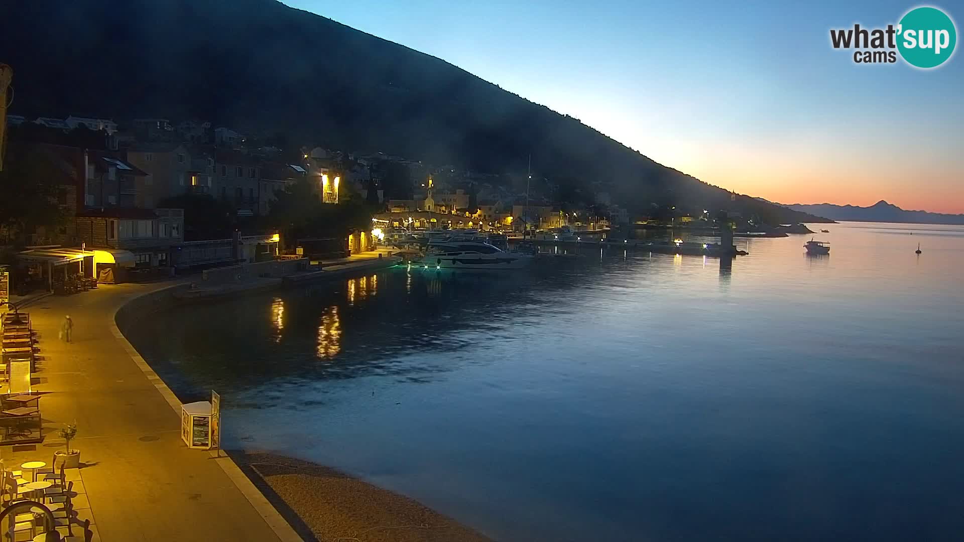 Webcam Bol Centro e Marina – Vista live dal porto di Bol