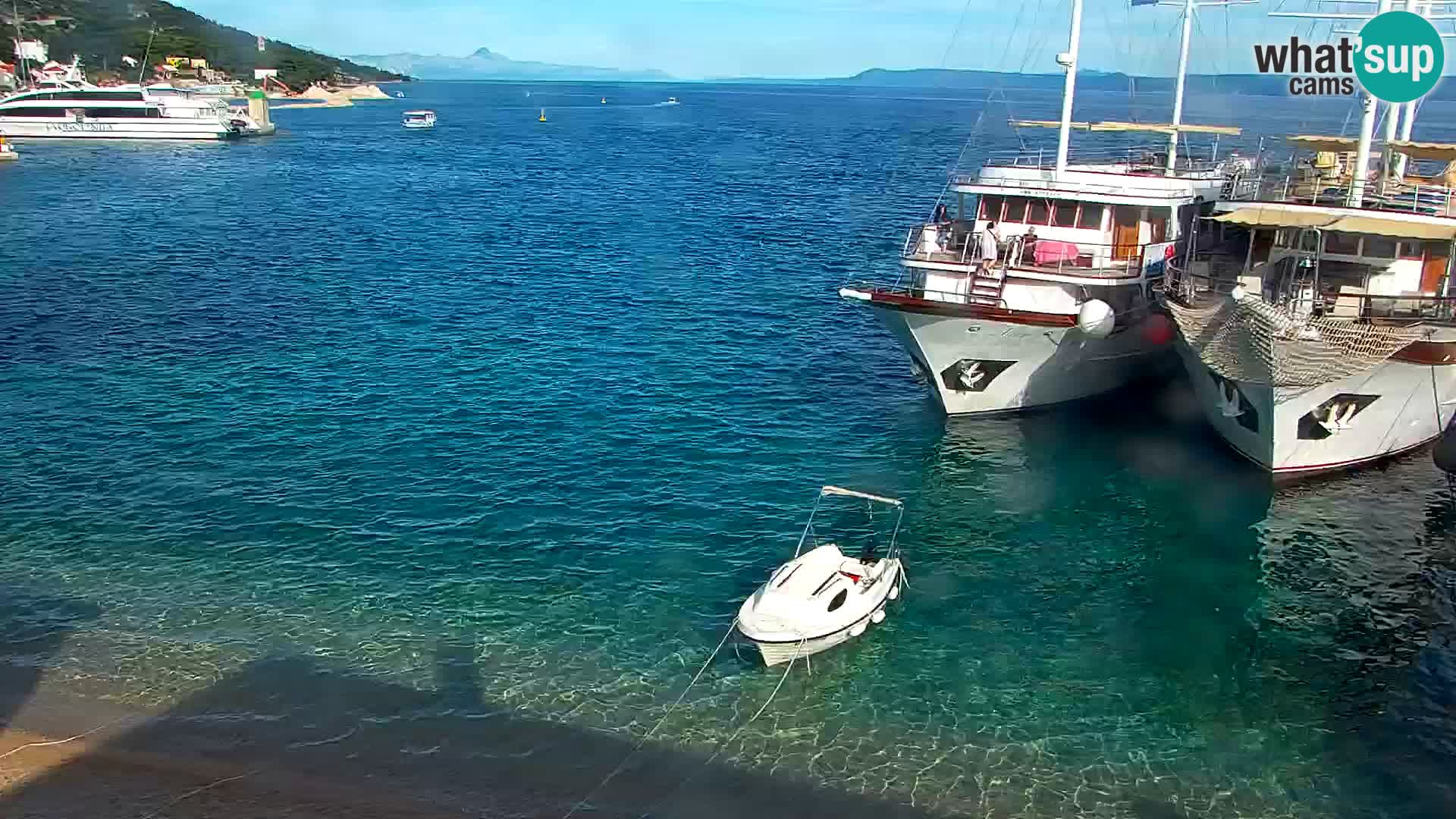 Spletna kamera Bol – Center mesta in marina v živo