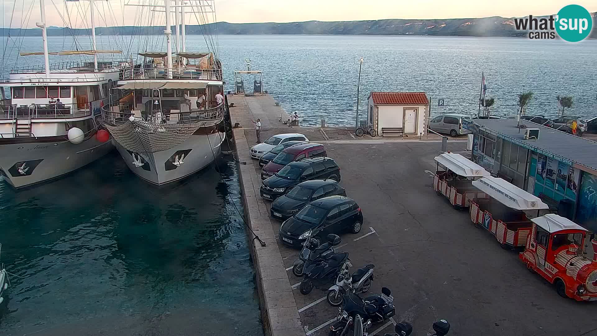 Webcam Bol Hafen & Ortszentrum – Liveblick aus Bol auf der Insel Brač