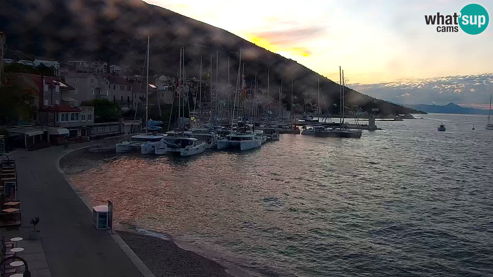 Webcam Bol Centro e Marina – Vista live dal porto di Bol