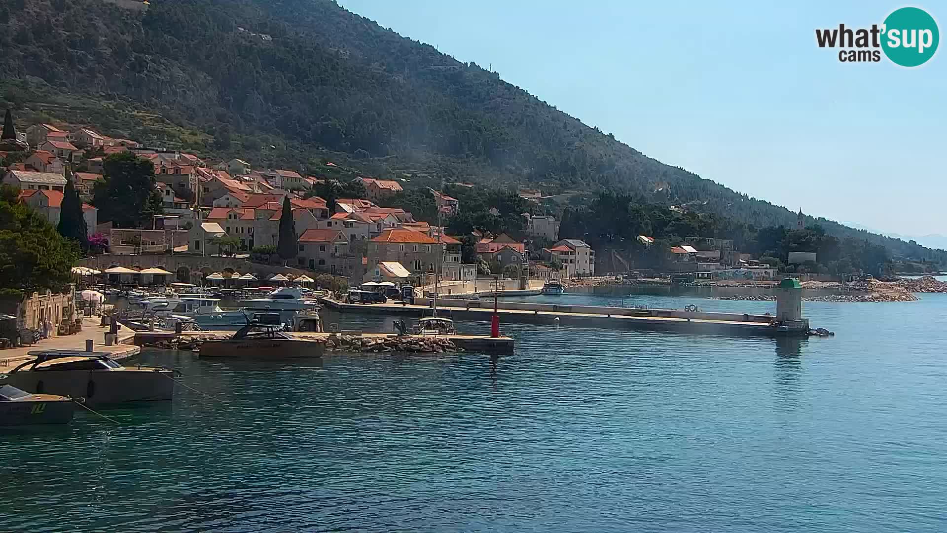 Web kamera Bol – Centar mjesta i marina | Pogled uživo