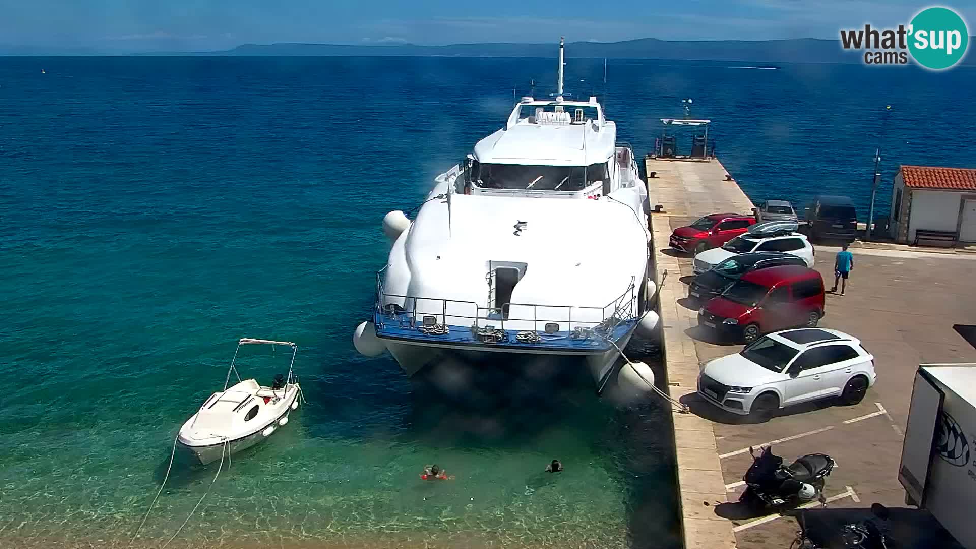 Web kamera Bol – Centar mjesta i marina | Pogled uživo