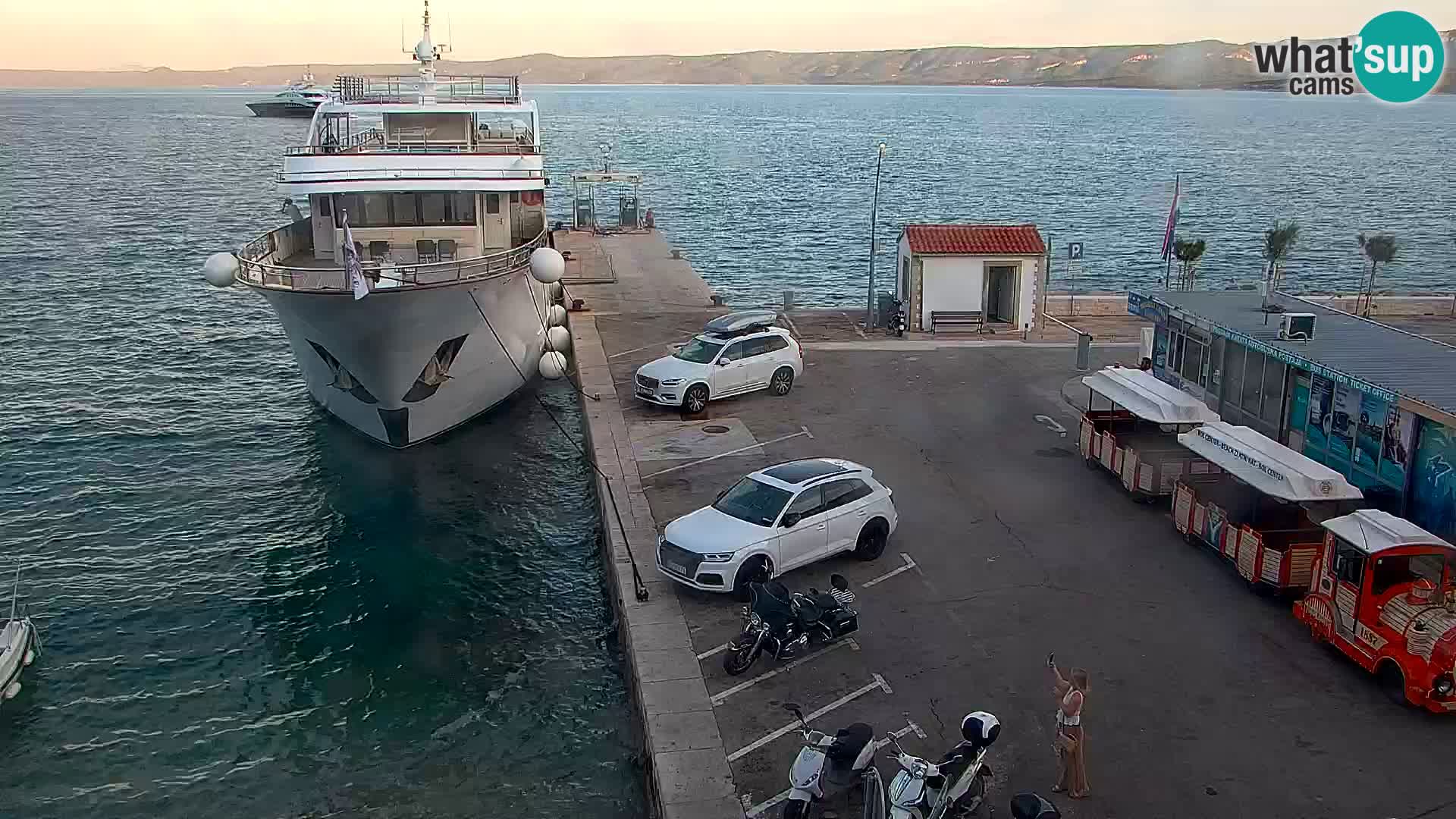Webcam Bol Town Center & Marina – Live View from Bol, Brač