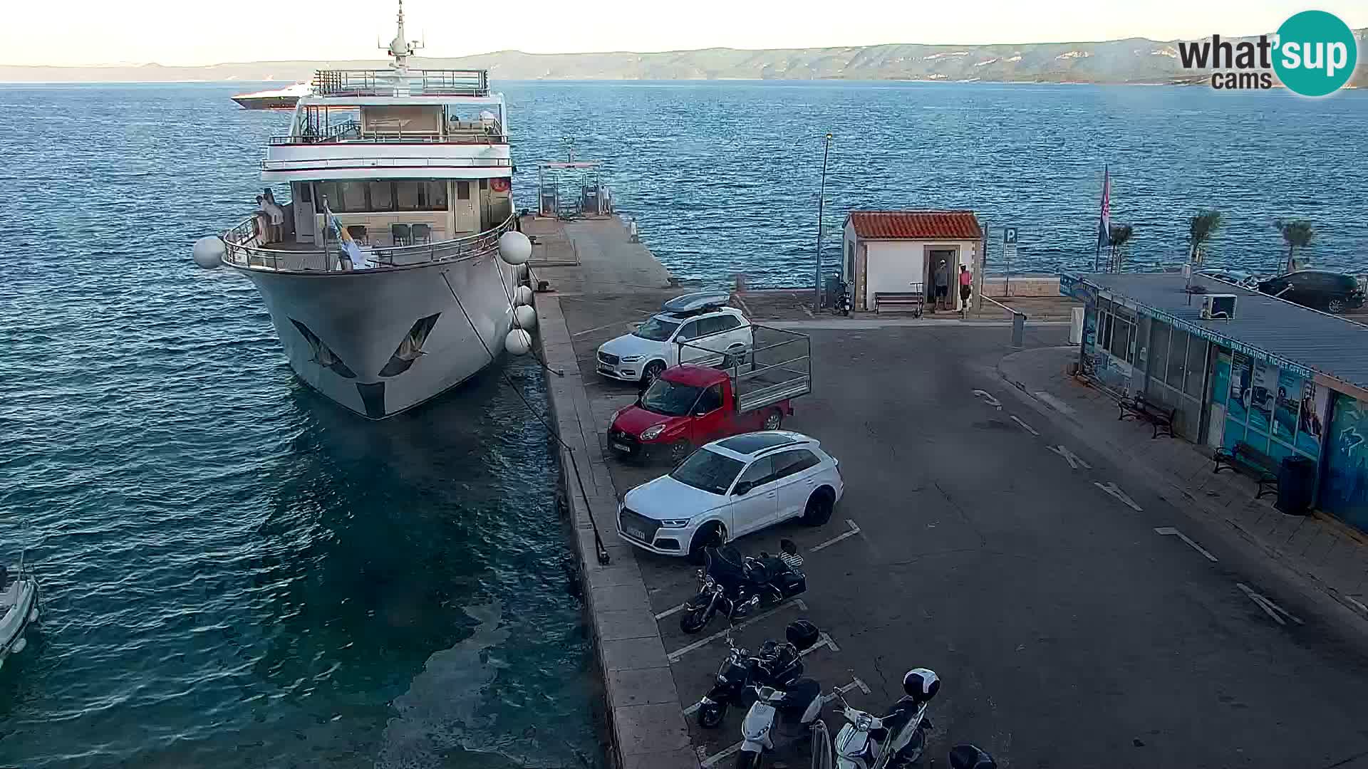 Webcam Bol Centro e Marina – Vista live dal porto di Bol