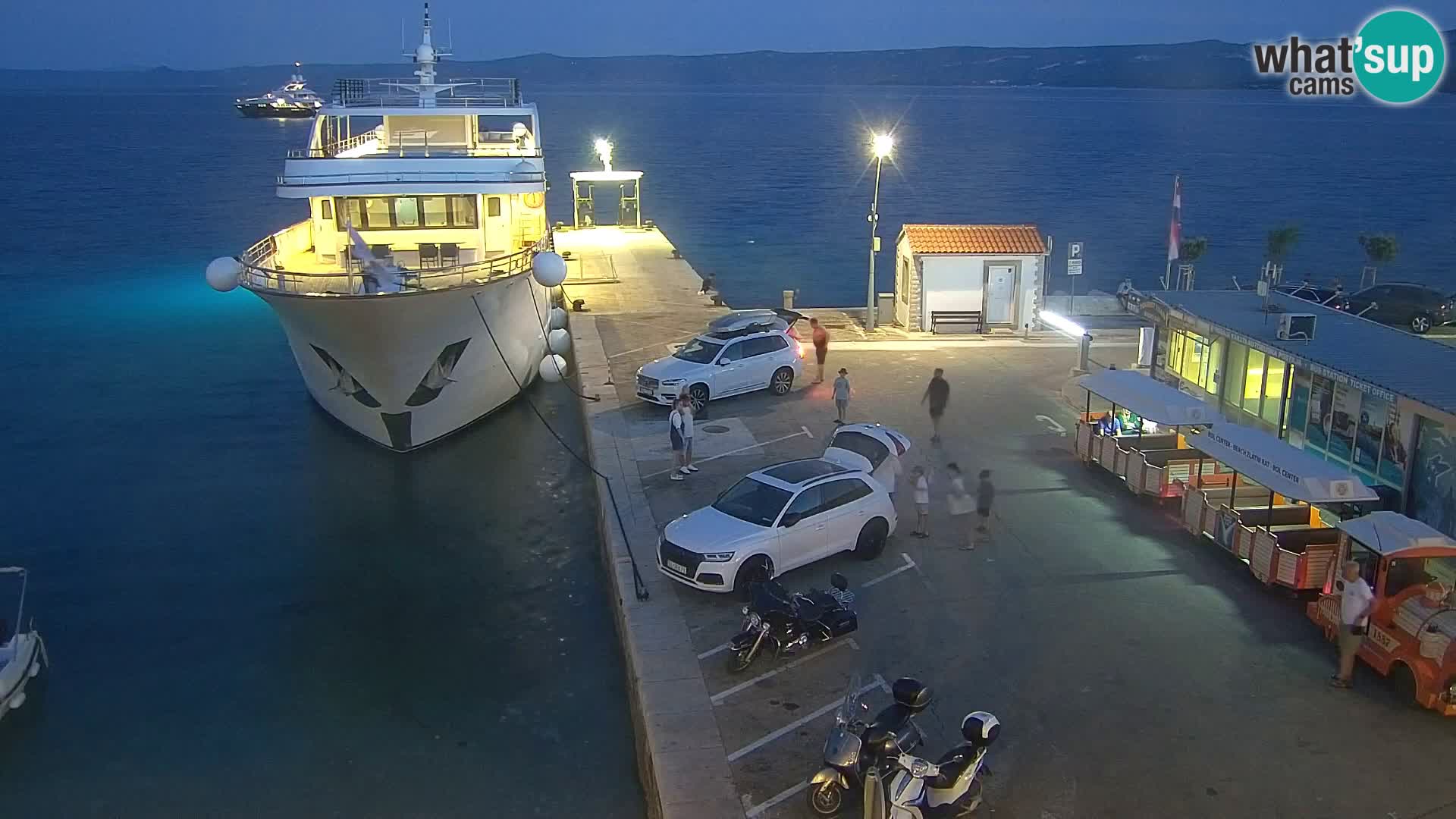 Webcam Bol Hafen & Ortszentrum – Liveblick aus Bol auf der Insel Brač