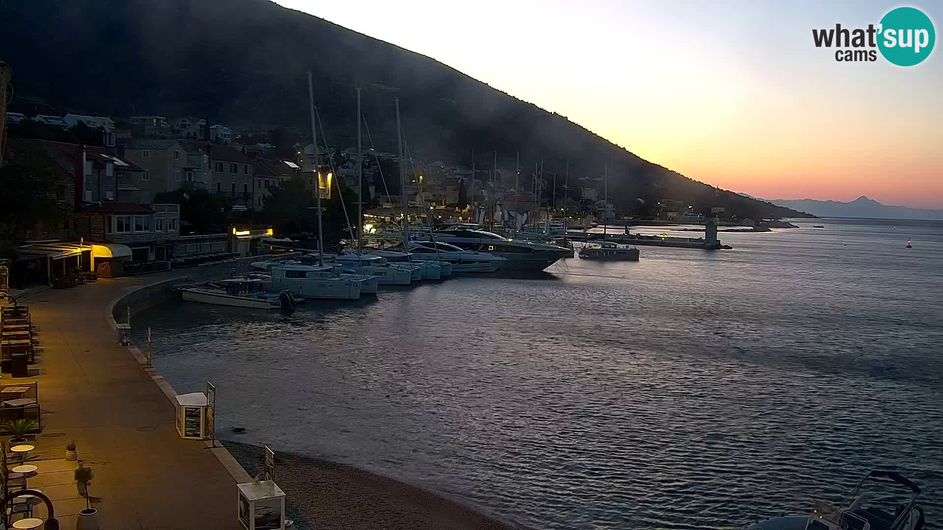 Webcam Bol Centro e Marina – Vista live dal porto di Bol