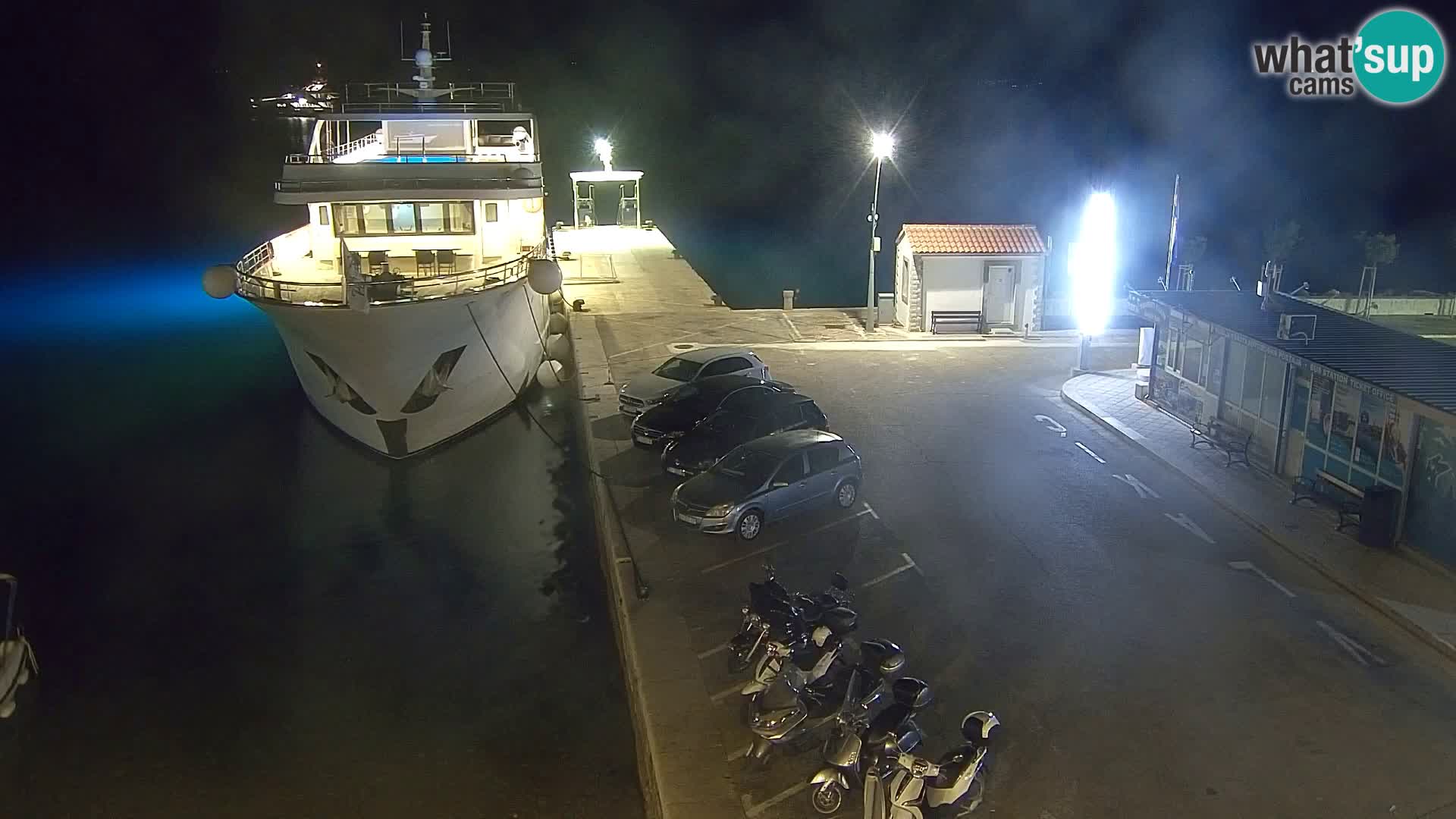 Webcam Bol Centro e Marina – Vista live dal porto di Bol