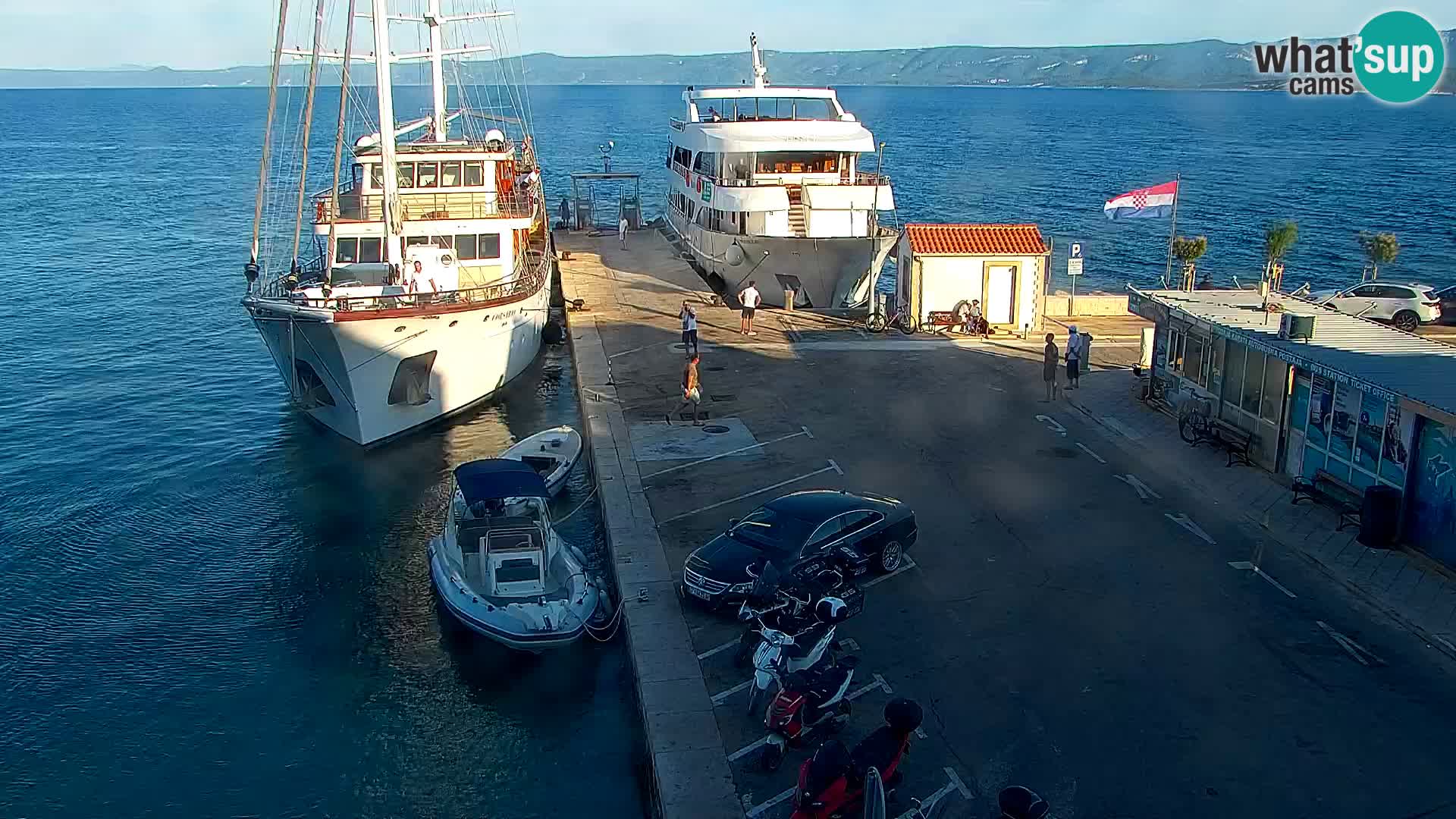 Webcam Bol Town Center & Marina – Live View from Bol, Brač
