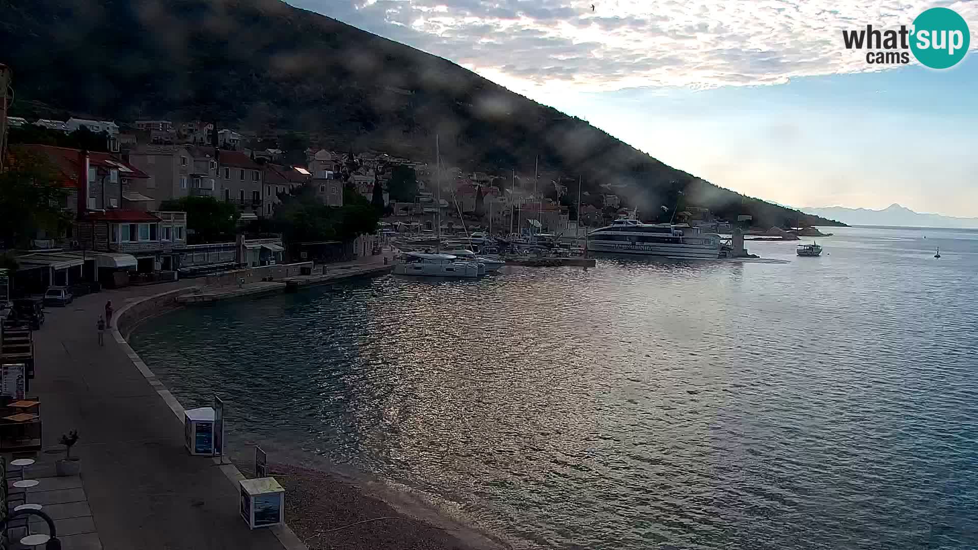 Webcam Bol Centro e Marina – Vista live dal porto di Bol