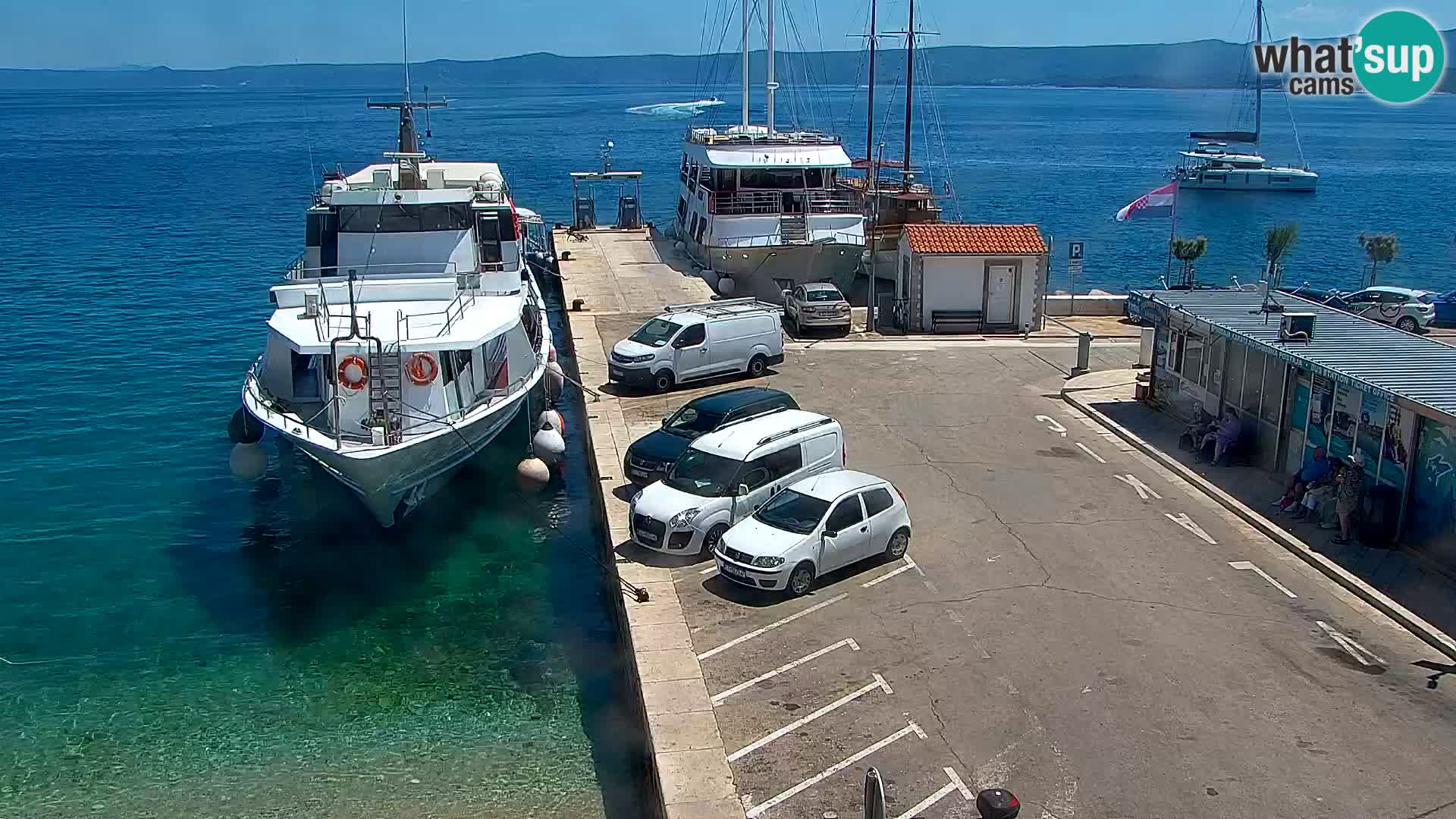 Webcam Bol Centro e Marina – Vista live dal porto di Bol