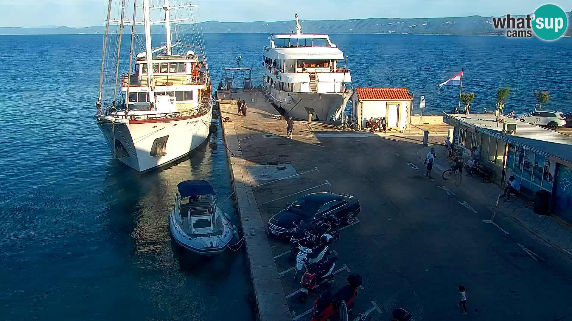 Webcam Bol Town Center & Marina – Live View from Bol, Brač