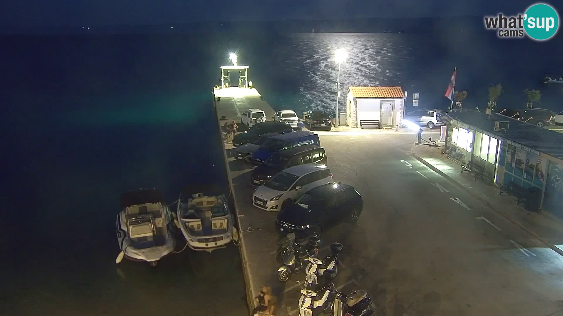 Webcam Bol Centro e Marina – Vista live dal porto di Bol