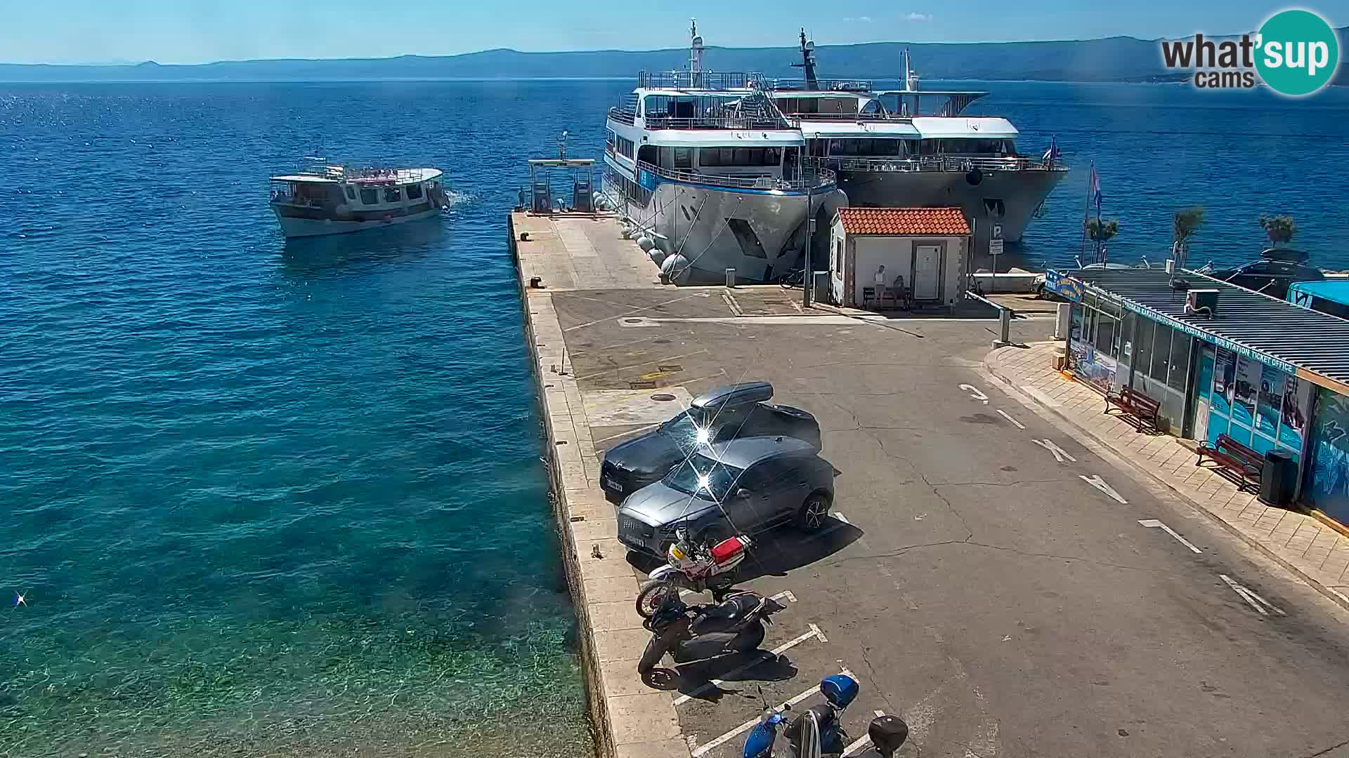 Webcam Bol Centro e Marina – Vista live dal porto di Bol