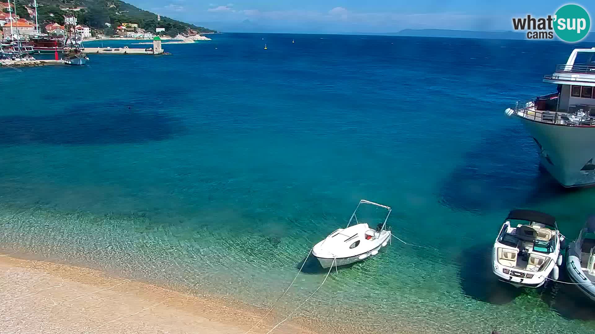 Web kamera Bol – Centar mjesta i marina | Pogled uživo