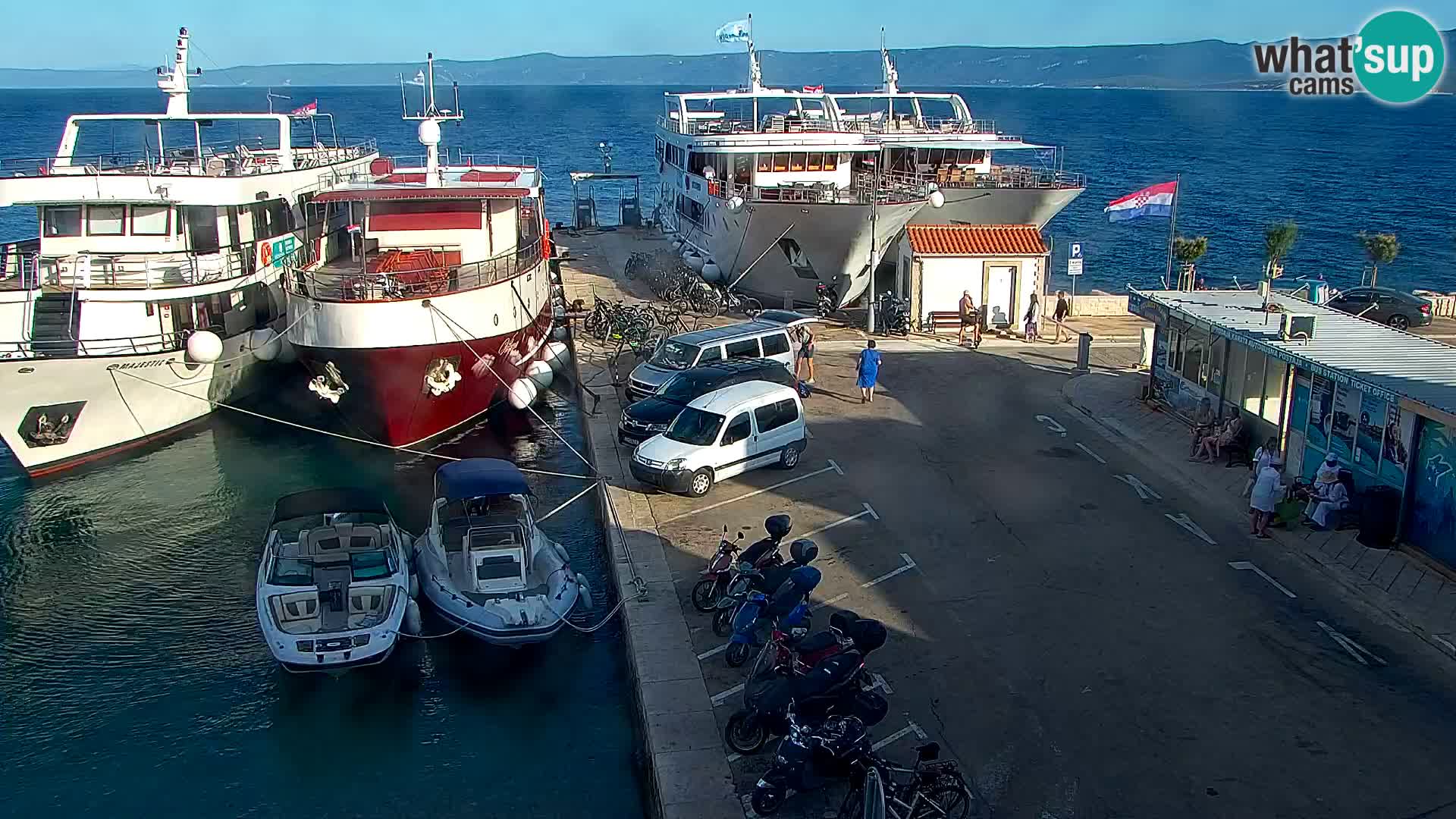 Webcam Bol Town Center & Marina – Live View from Bol, Brač