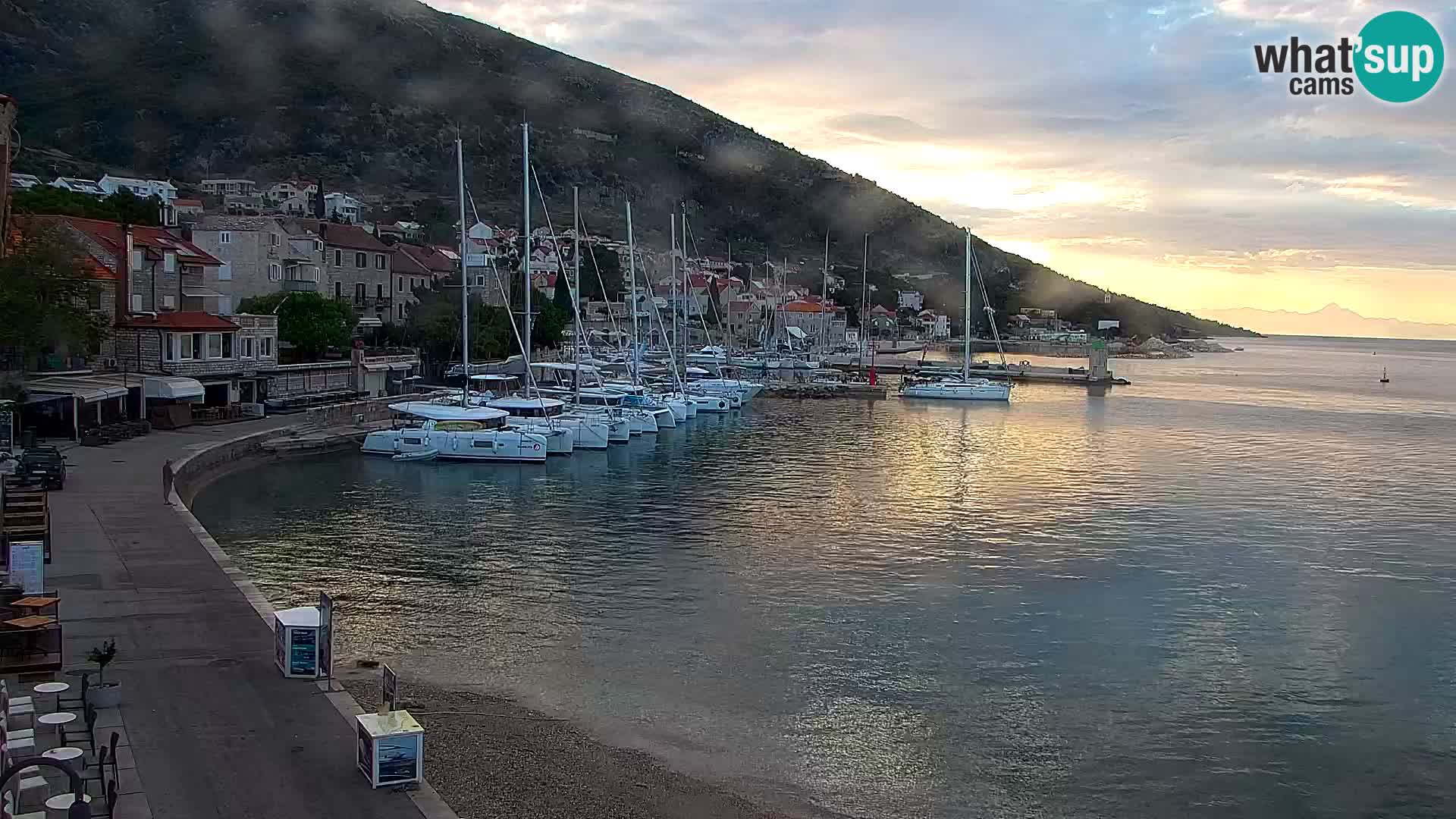 Webcam Bol Centro e Marina – Vista live dal porto di Bol
