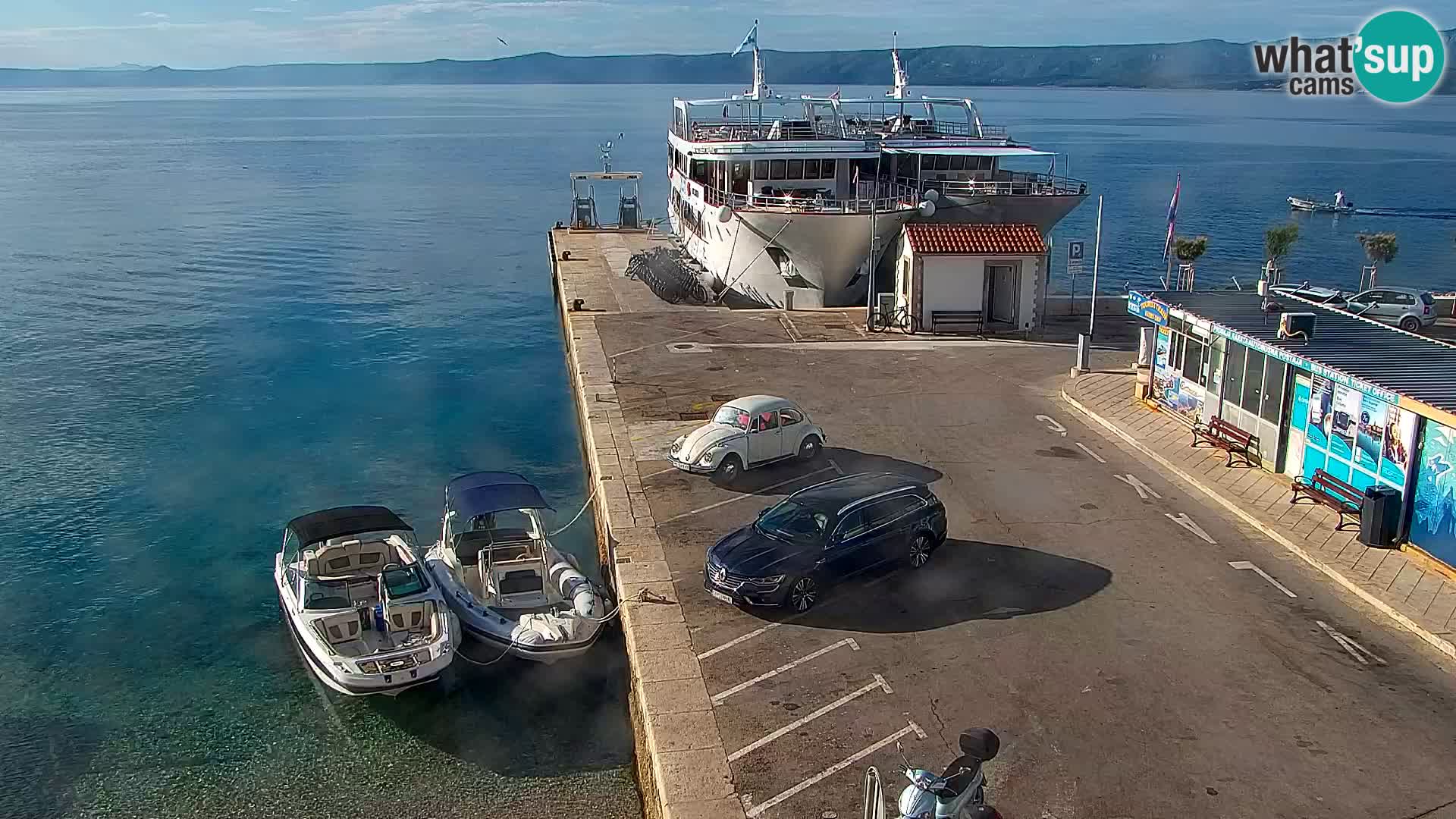 Spletna kamera Bol – Center mesta in marina v živo