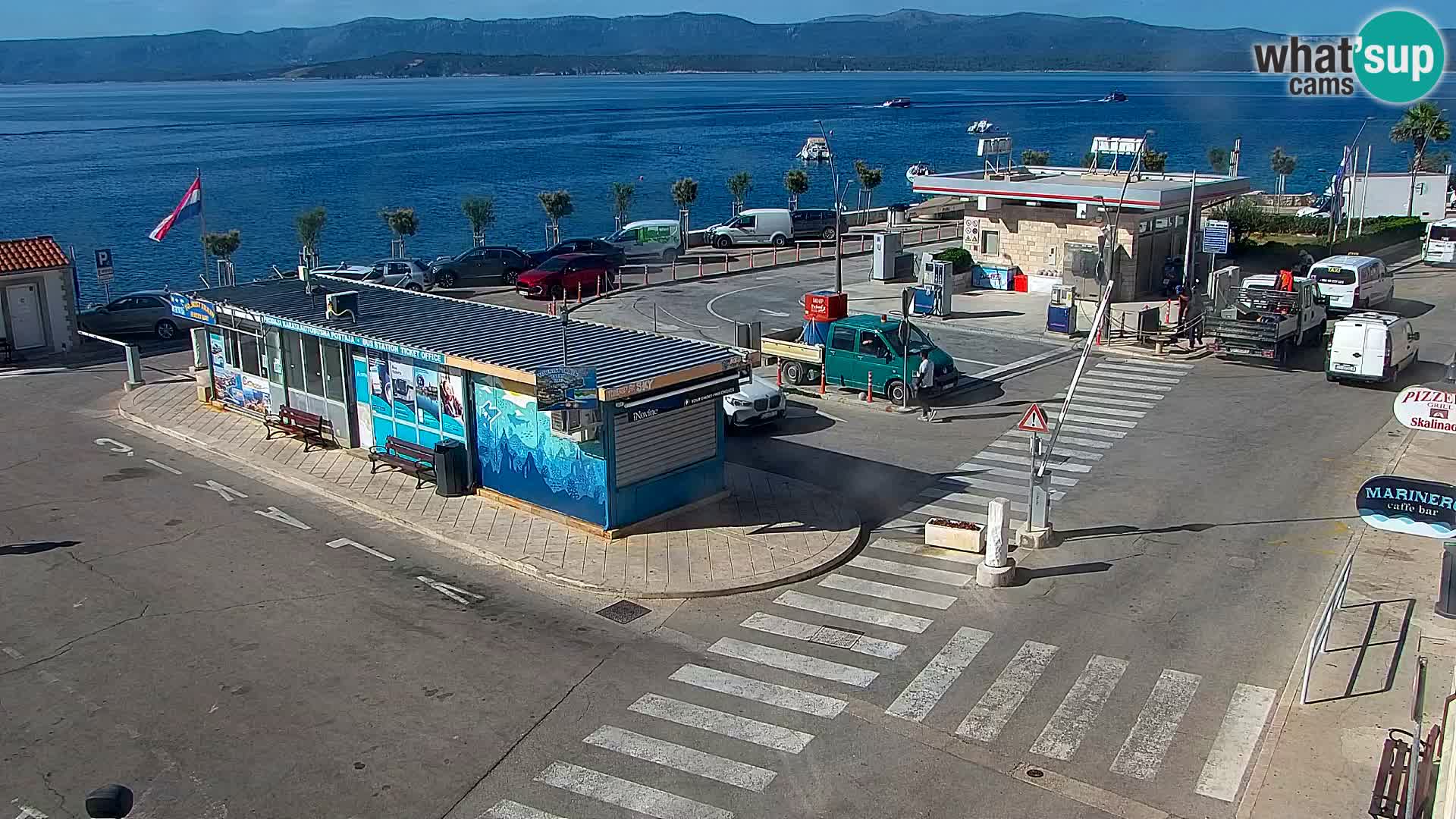 Web kamera Bol – Centar mjesta i marina | Pogled uživo