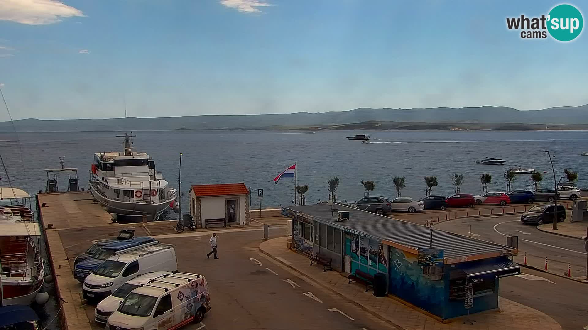 Web kamera Bol – Centar mjesta i marina | Pogled uživo