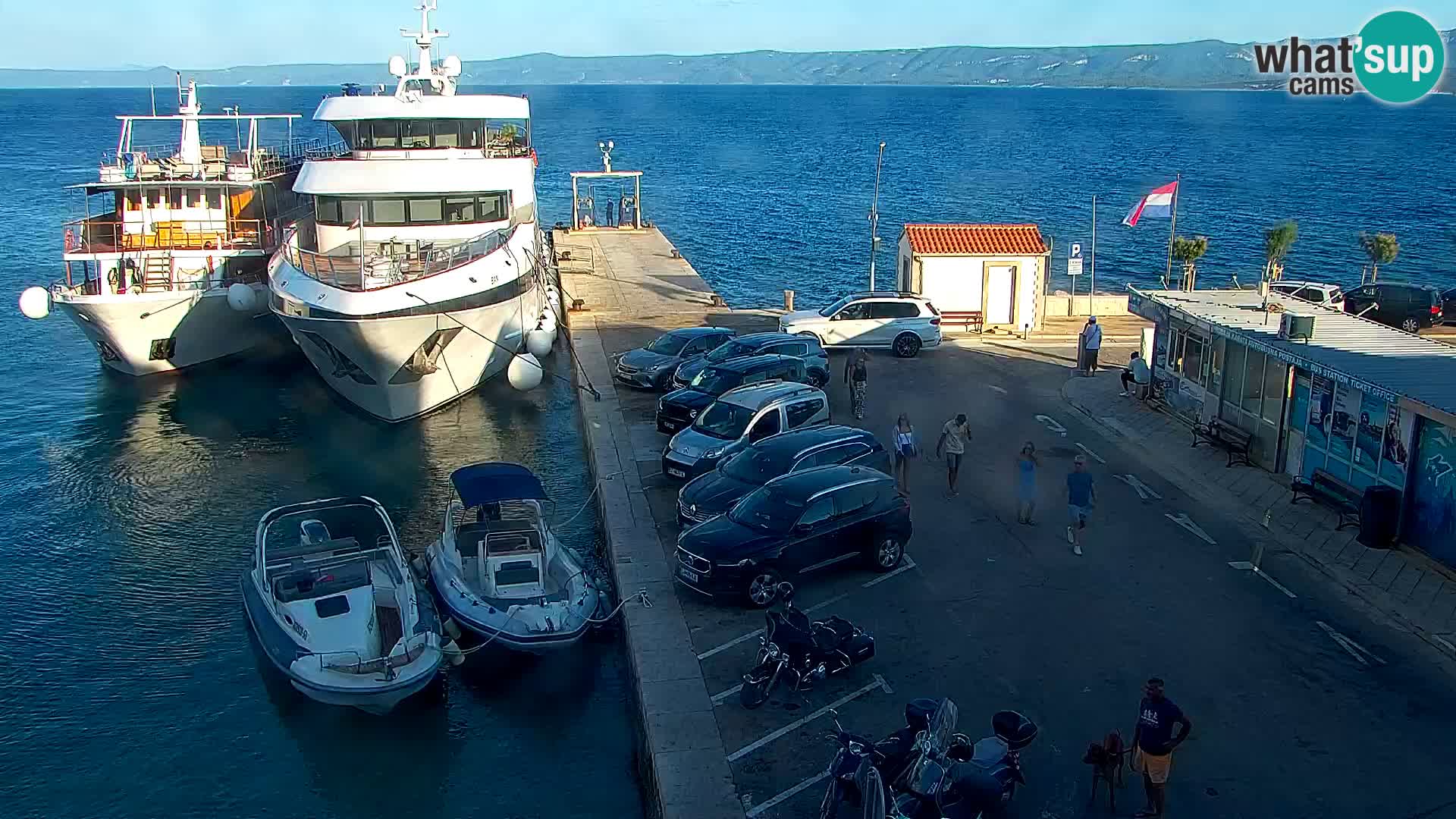 Webcam Bol Hafen & Ortszentrum – Liveblick aus Bol auf der Insel Brač