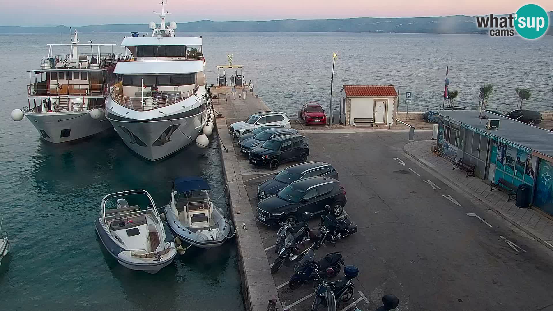 Webcam Bol Hafen & Ortszentrum – Liveblick aus Bol auf der Insel Brač