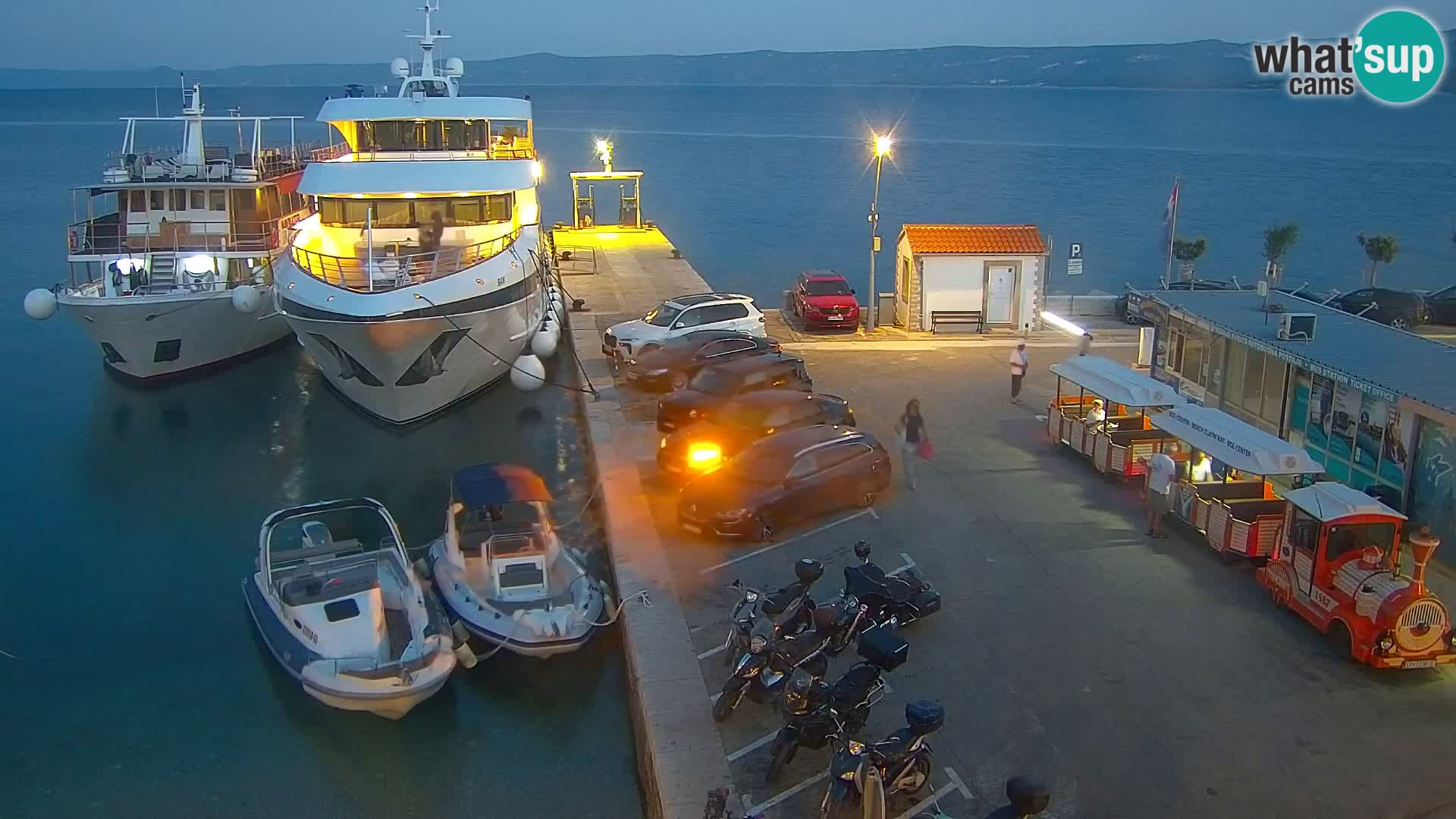 Webcam Bol Centro e Marina – Vista live dal porto di Bol