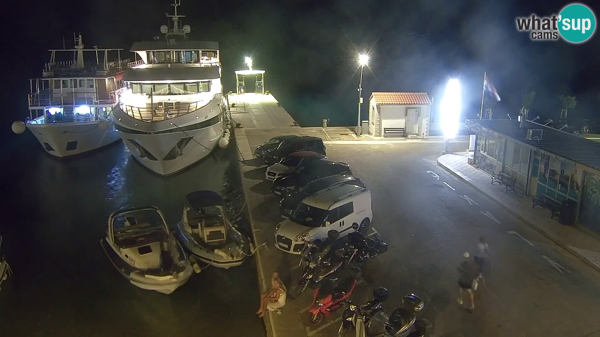 Webcam Bol Centro e Marina – Vista live dal porto di Bol