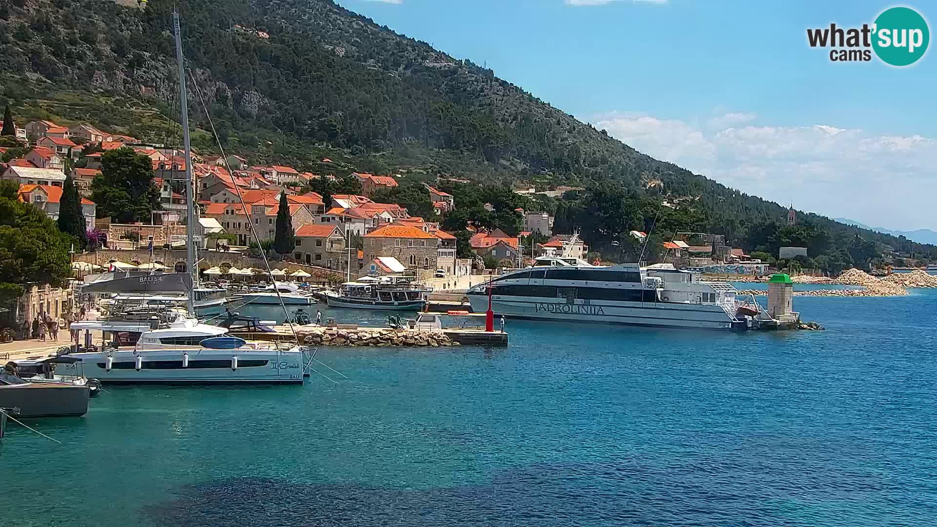 Web kamera Bol – Centar mjesta i marina | Pogled uživo