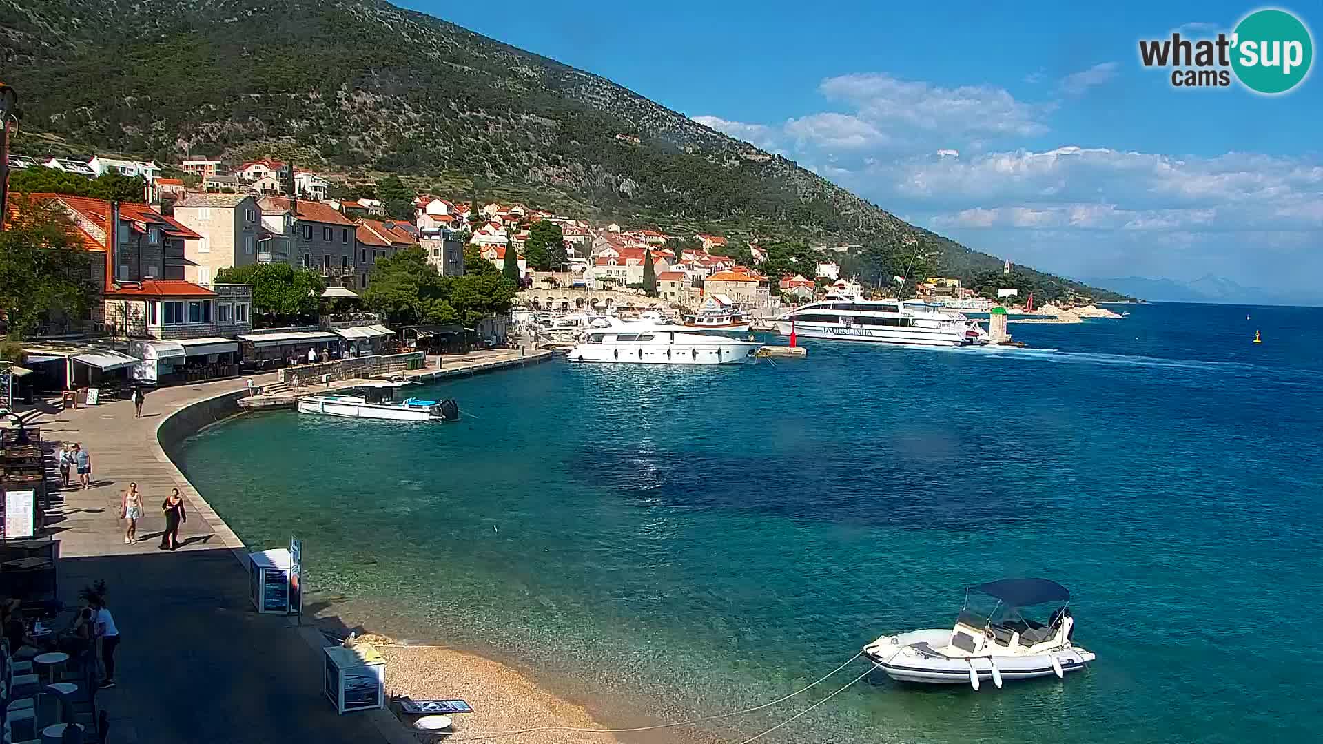 Web kamera Bol – Centar mjesta i marina | Pogled uživo