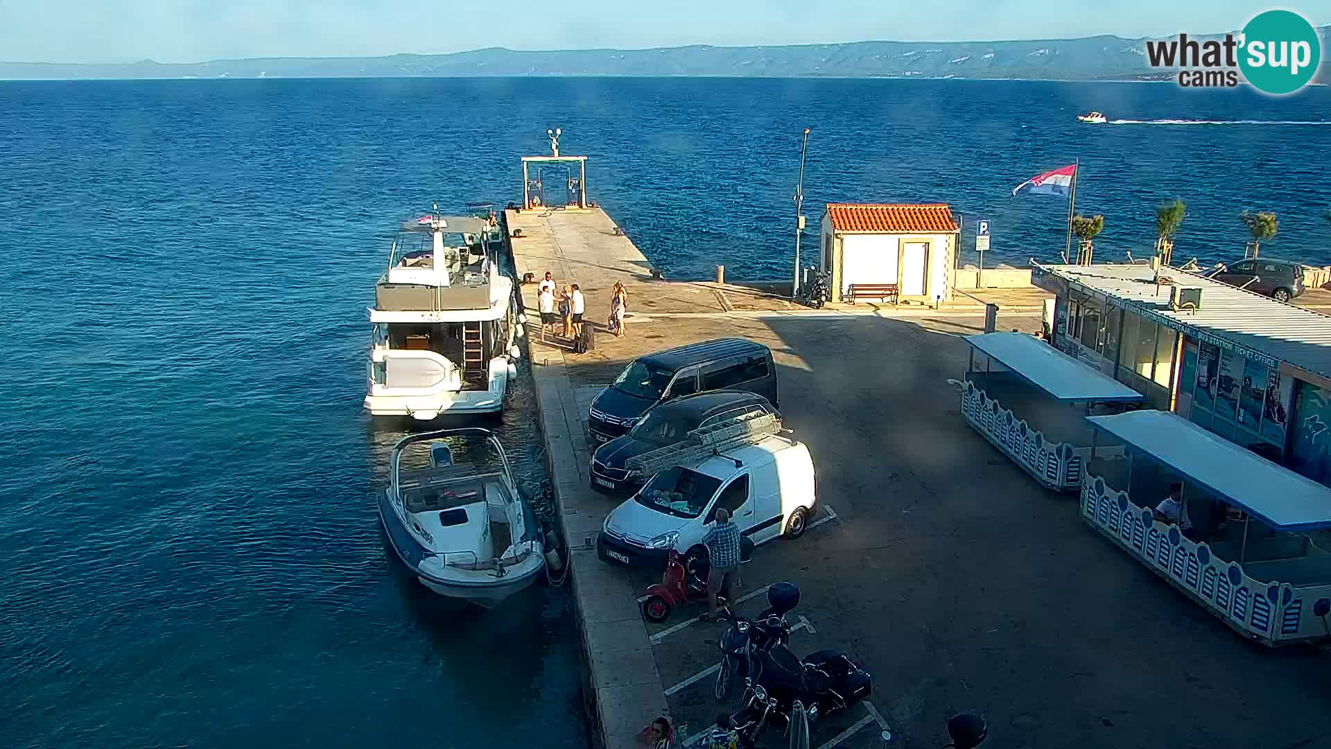 Webcam Bol Centro e Marina – Vista live dal porto di Bol