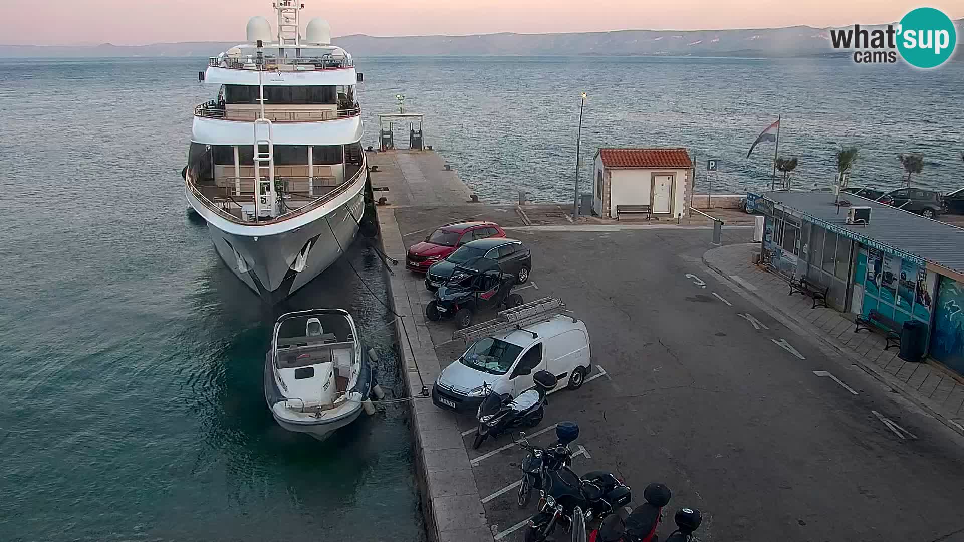 Webcam Bol Town Center & Marina – Live View from Bol, Brač