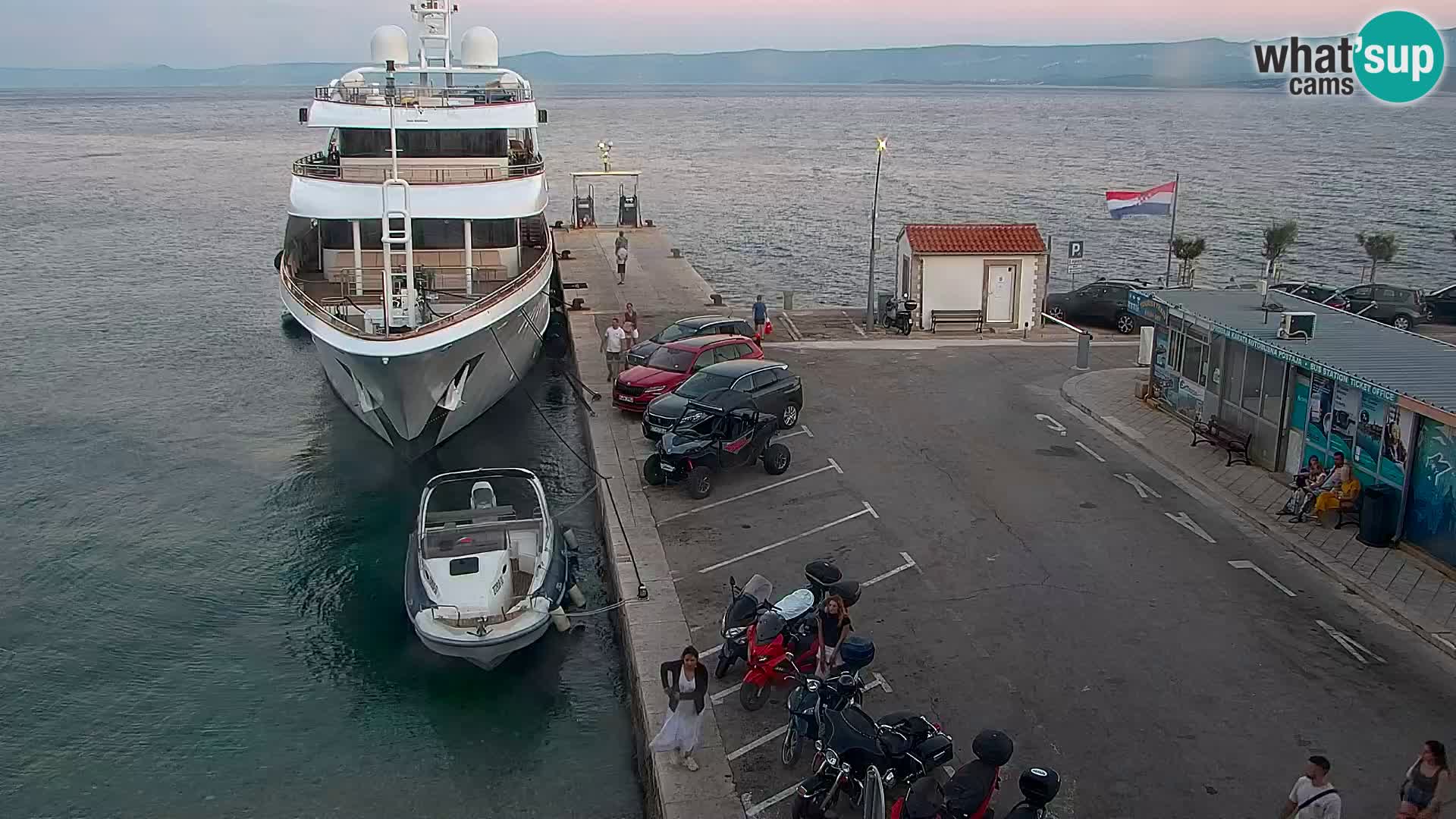 Webcam Bol Town Center & Marina – Live View from Bol, Brač