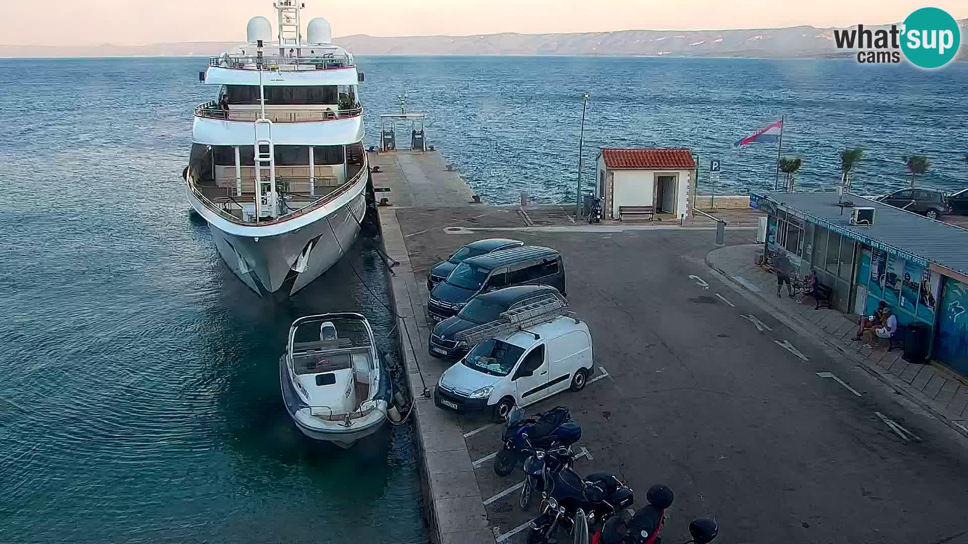 Webcam Bol Centro e Marina – Vista live dal porto di Bol